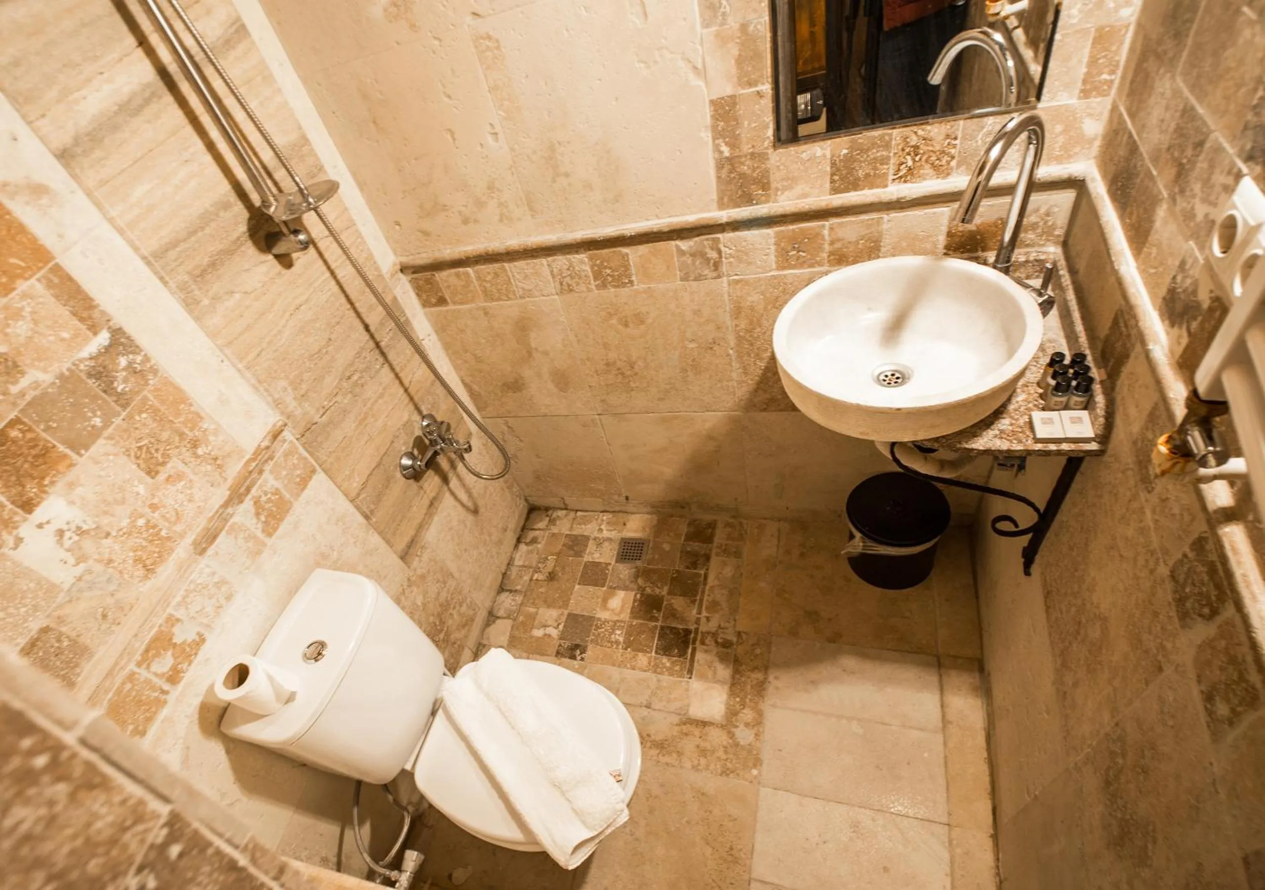 Shower in Harkasos Cave Hotel