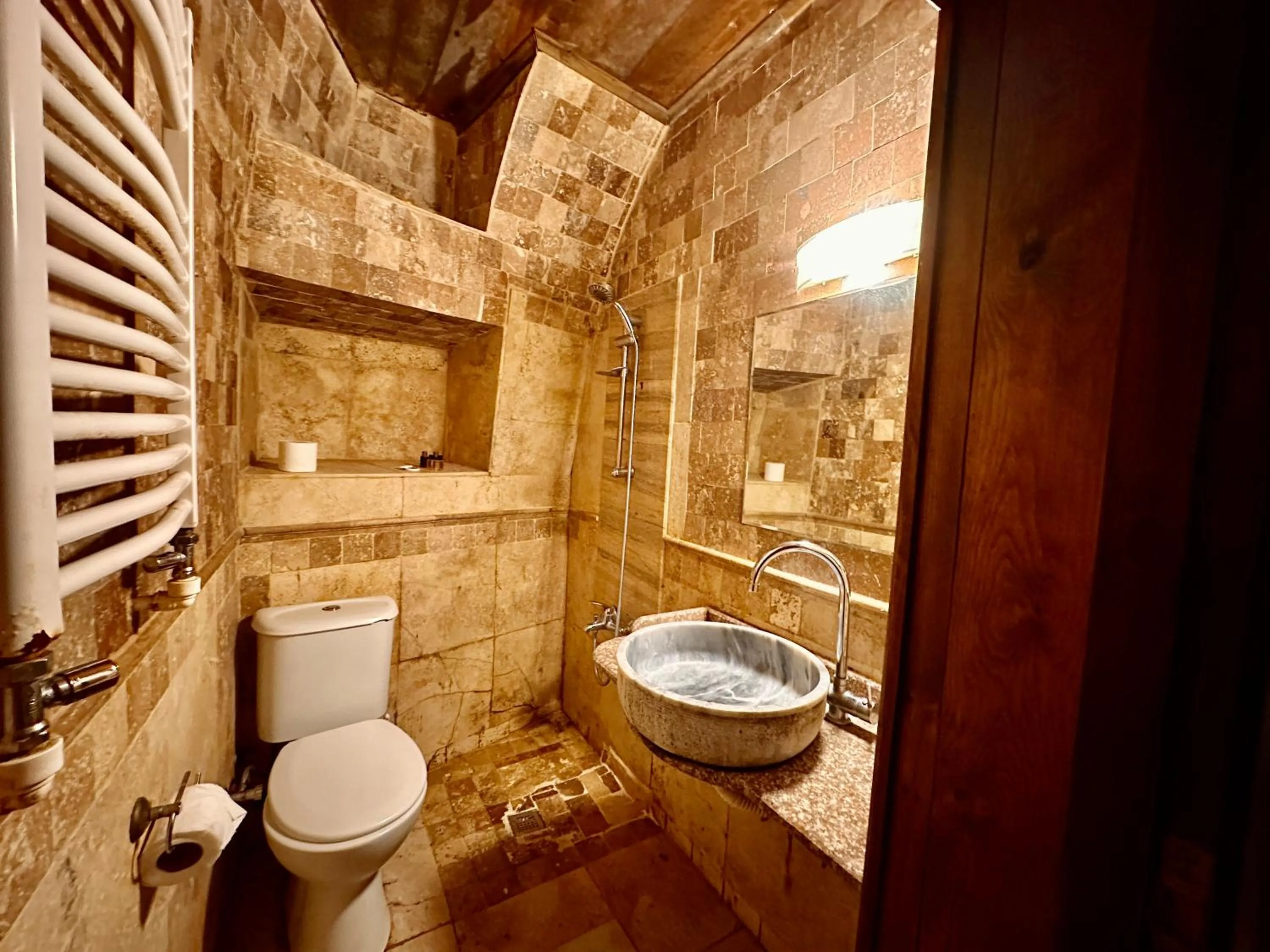 Shower in Harkasos Cave Hotel