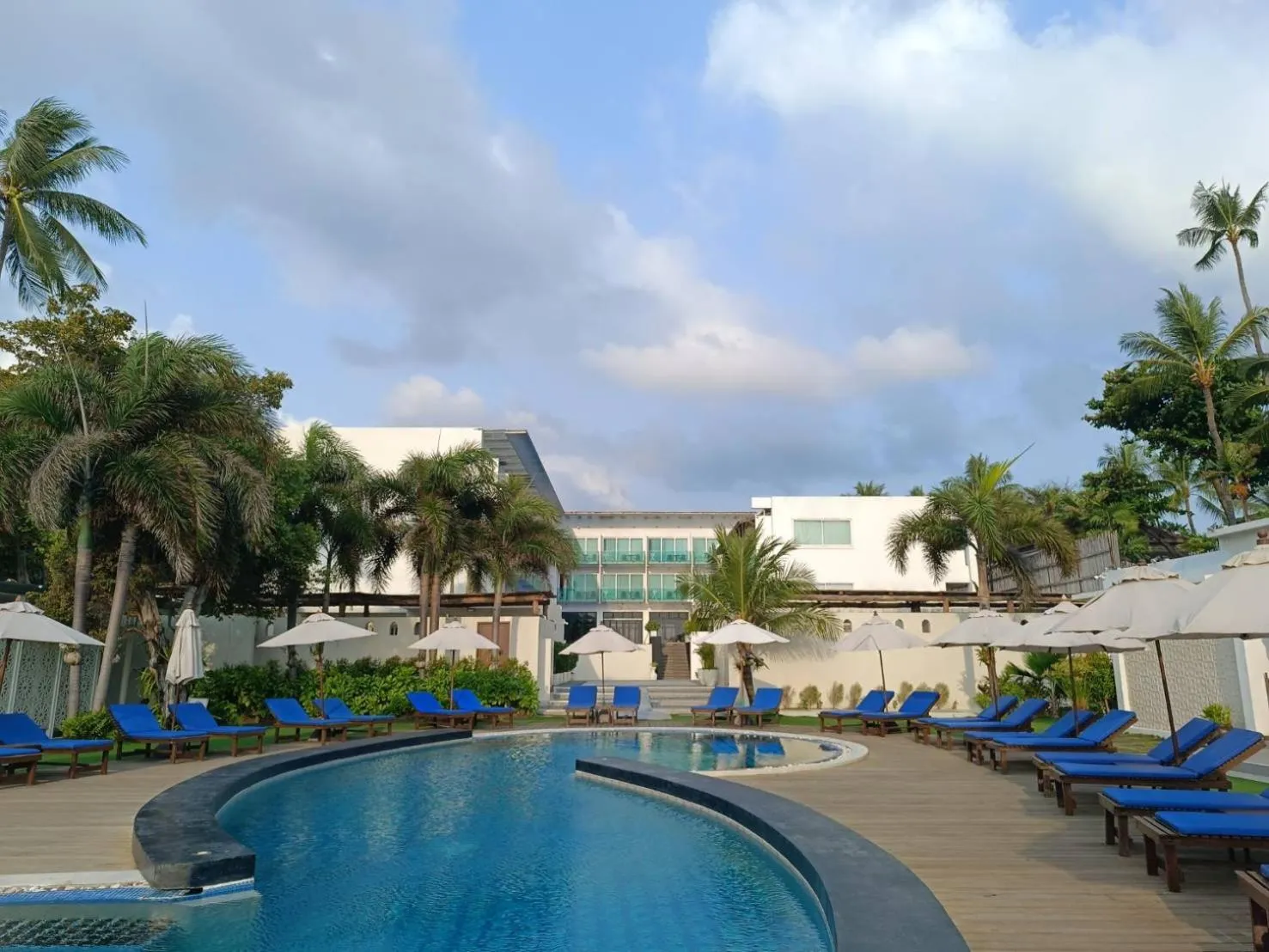 Property building in KC Beach Club & Pool Villas