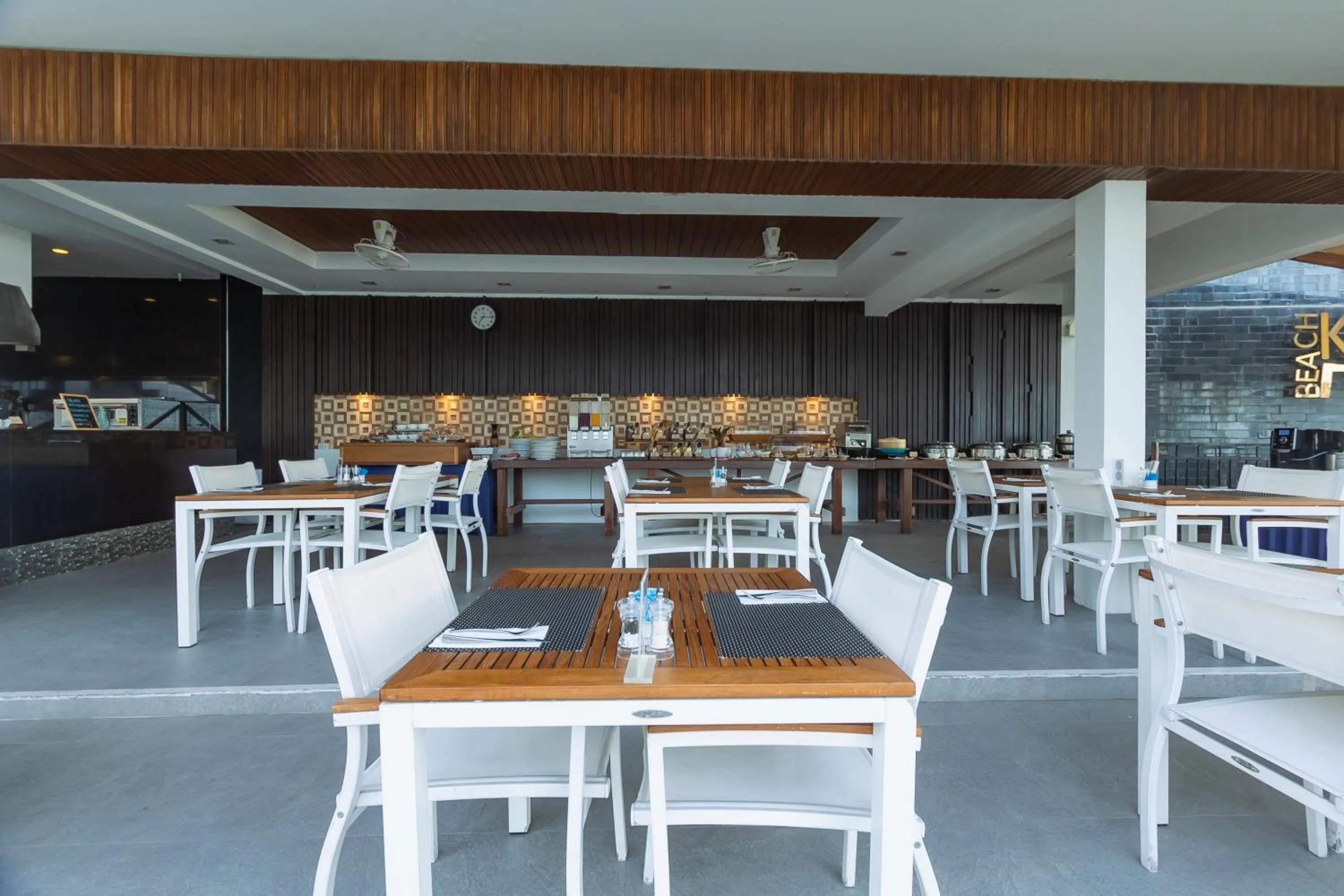 Restaurant/places to eat in KC Beach Club & Pool Villas