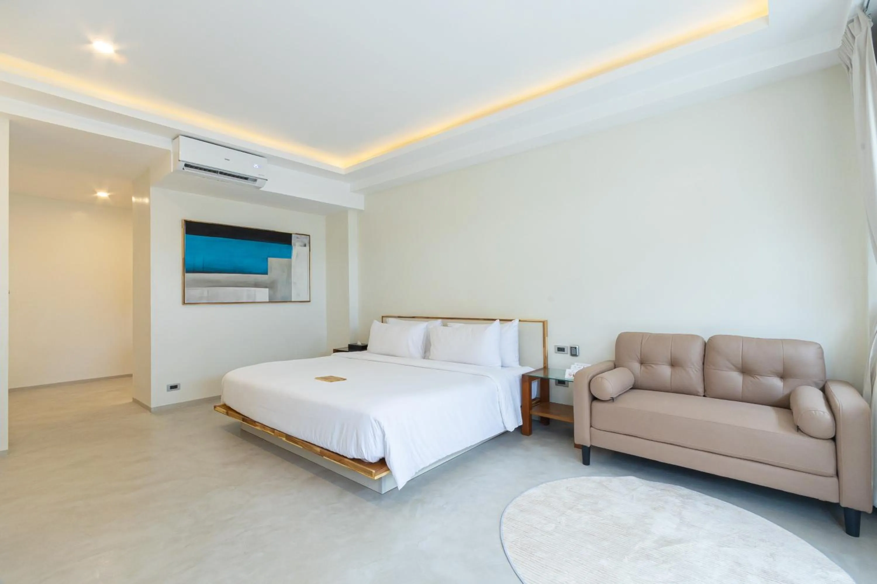 Bed in KC Beach Club & Pool Villas
