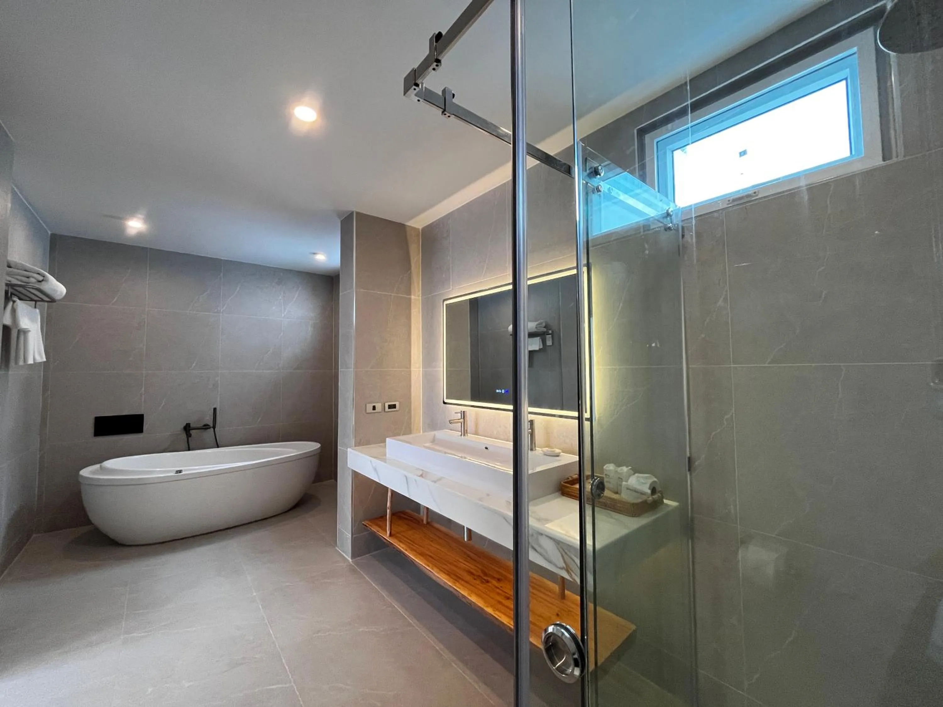 Shower in KC Beach Club & Pool Villas