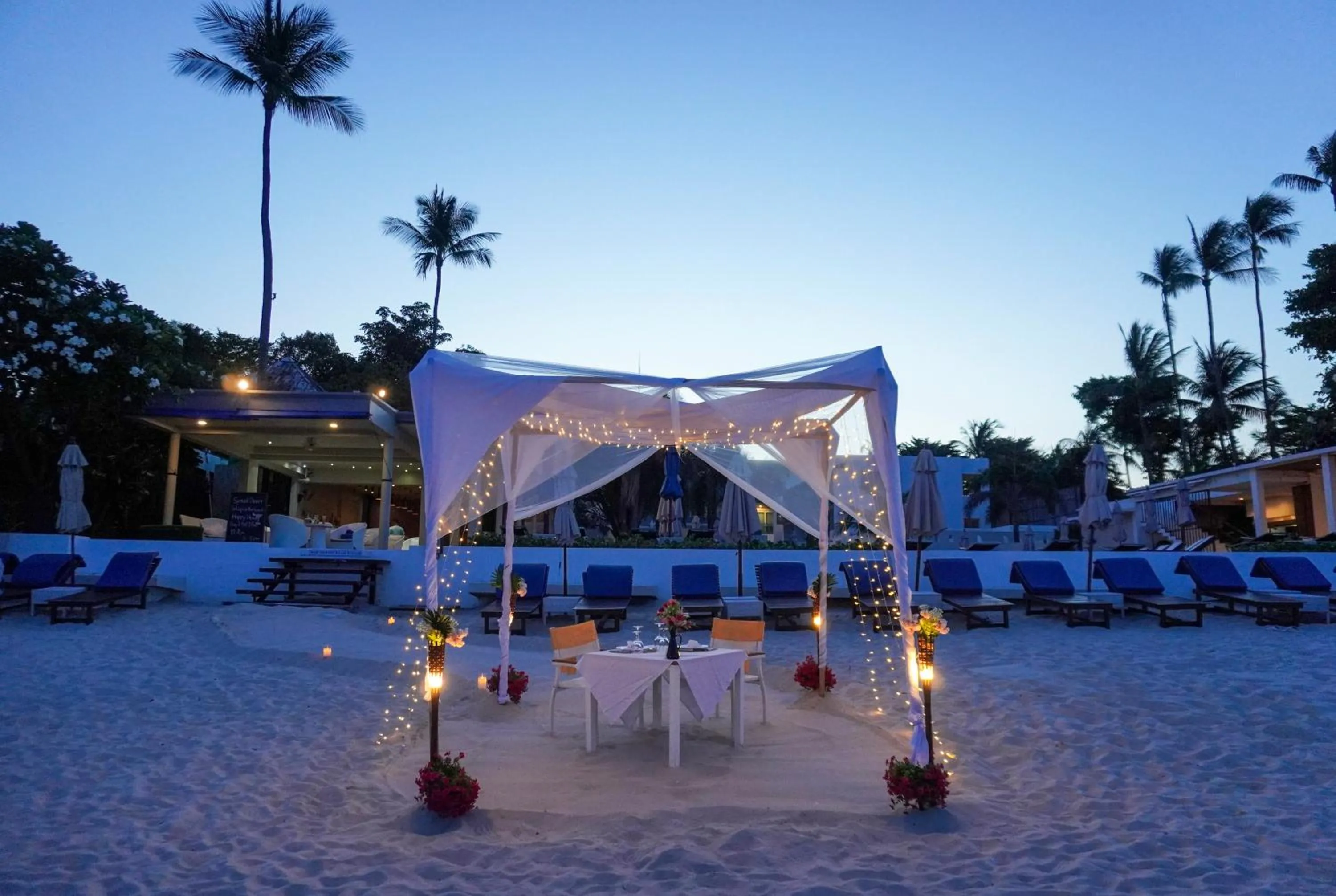 Restaurant/places to eat in KC Beach Club & Pool Villas