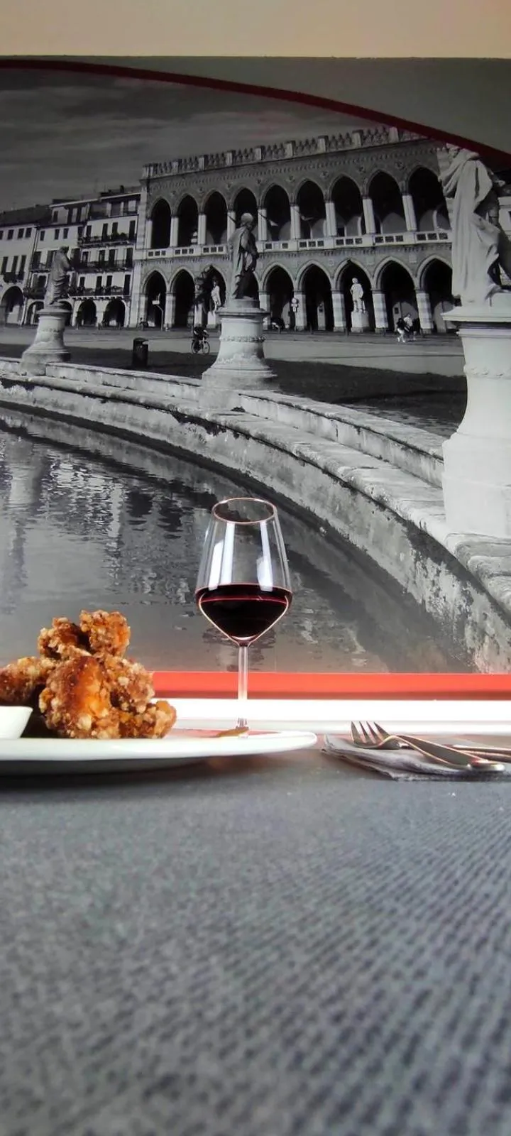 Restaurant/places to eat in Hotel Master