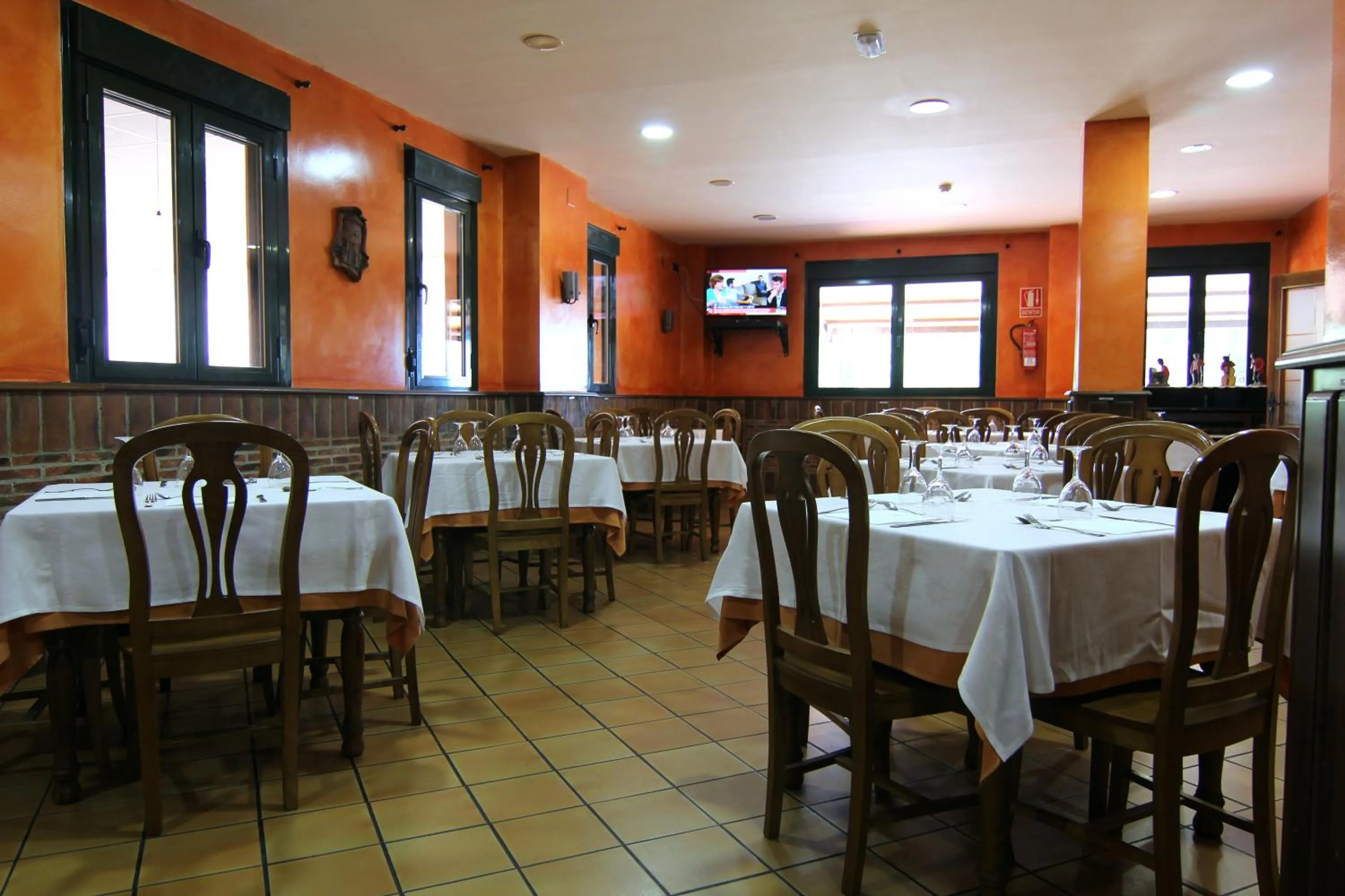 Restaurant/places to eat in Hotel Rural Hojaranzos