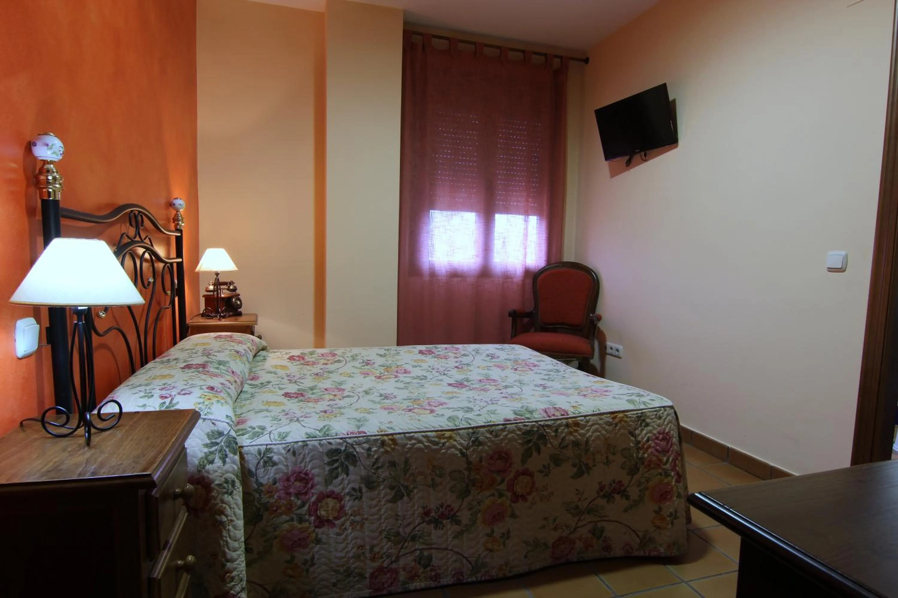 Day, Bed in Hotel Rural Hojaranzos