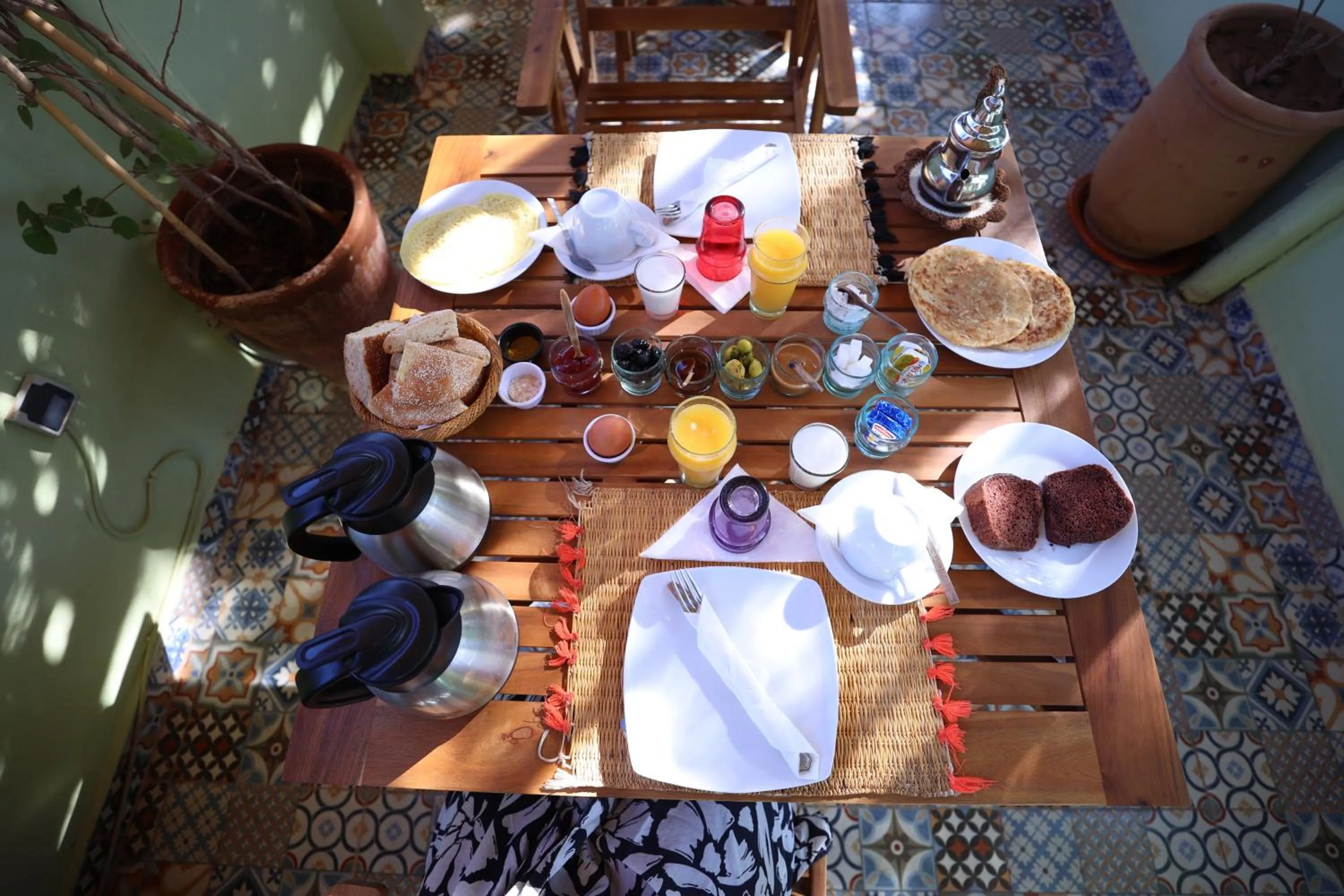 Restaurant/places to eat in Riad O LY