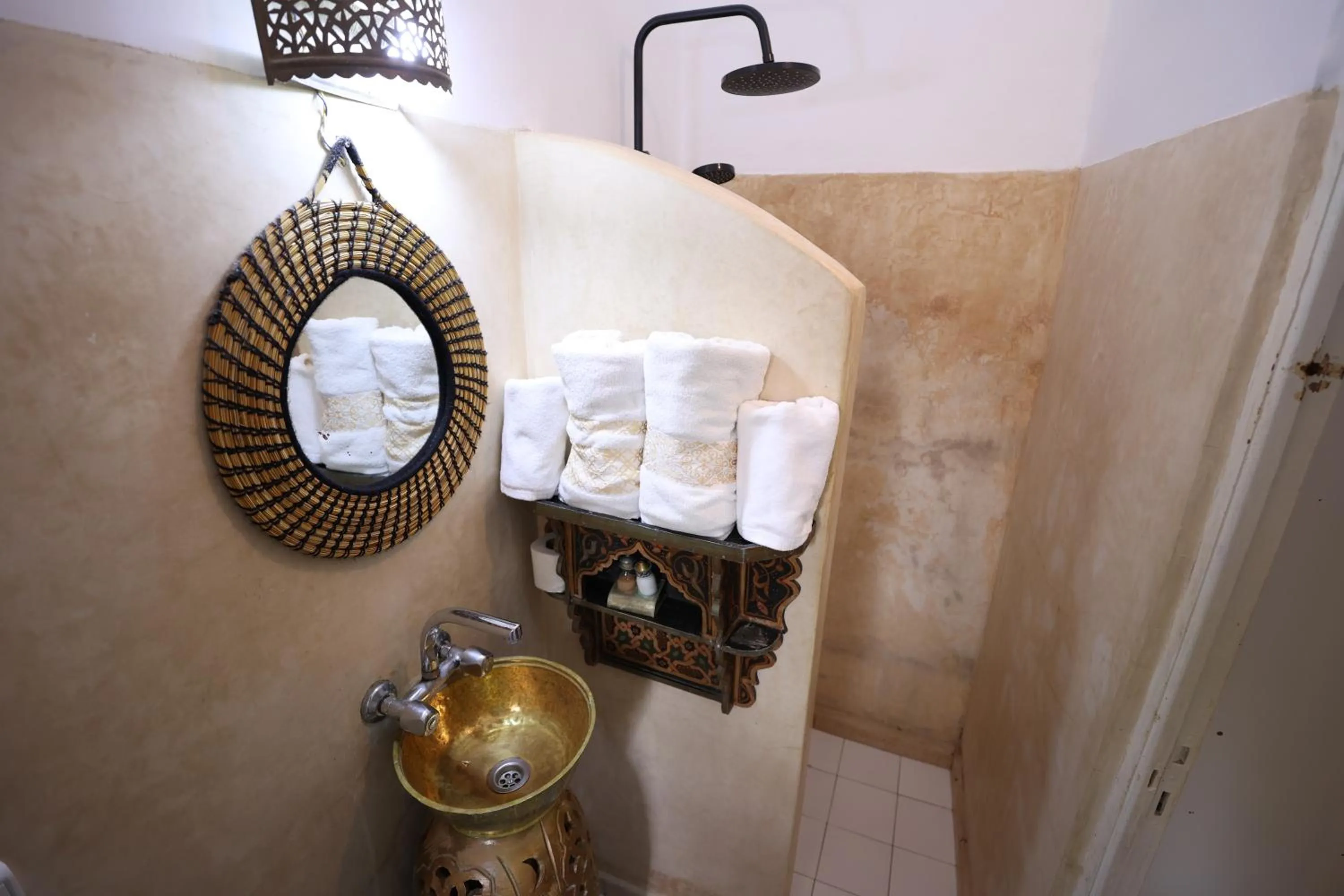 Shower in Riad O LY
