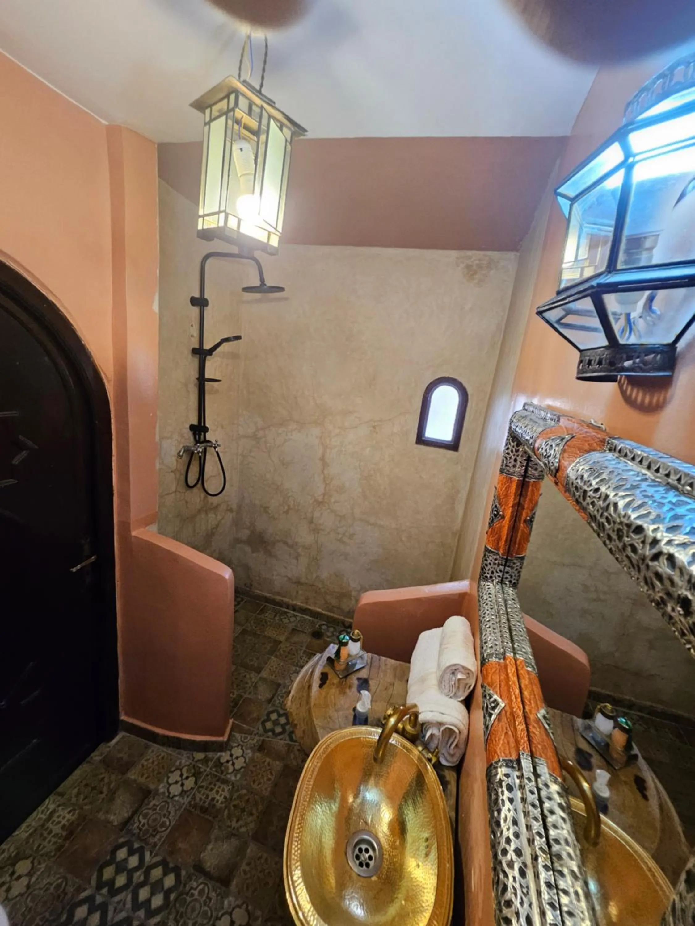 Shower in Riad O LY
