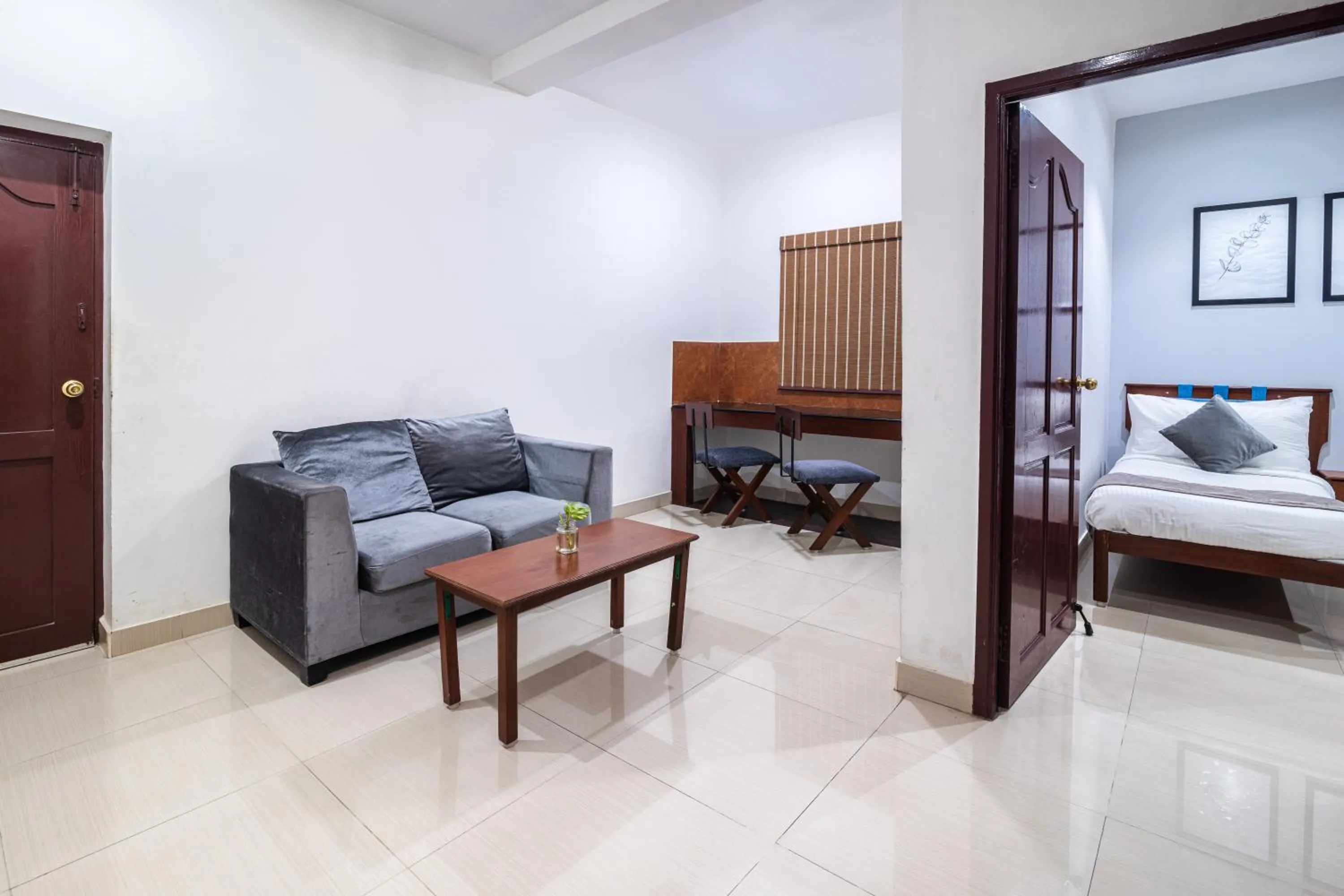 Bedroom, Bed in Aashreya Suites Tiruvannamalai