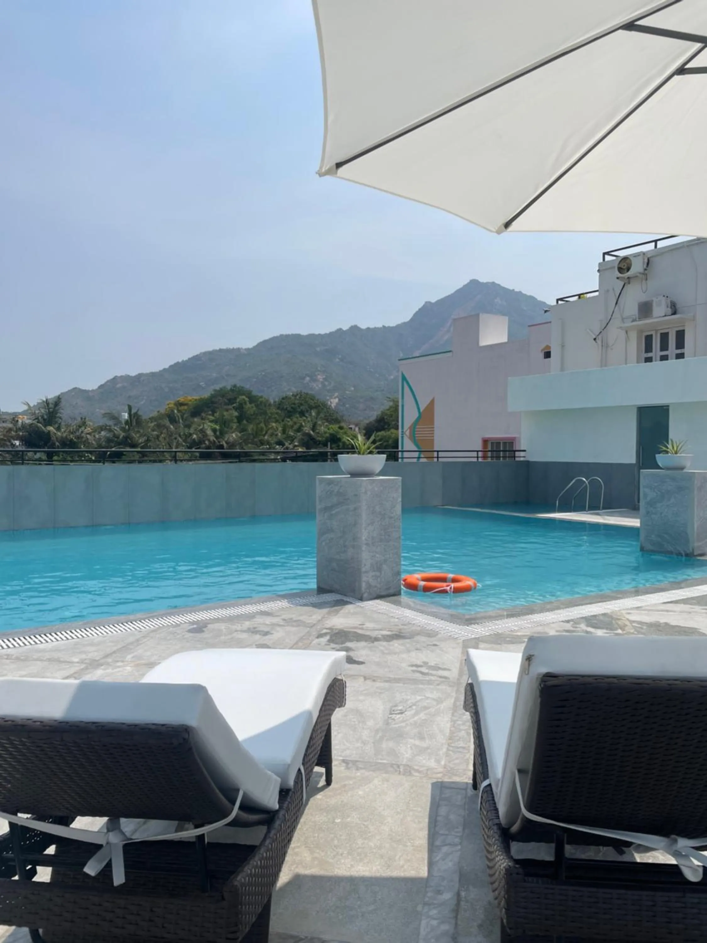 Swimming pool in Aashreya Suites Tiruvannamalai