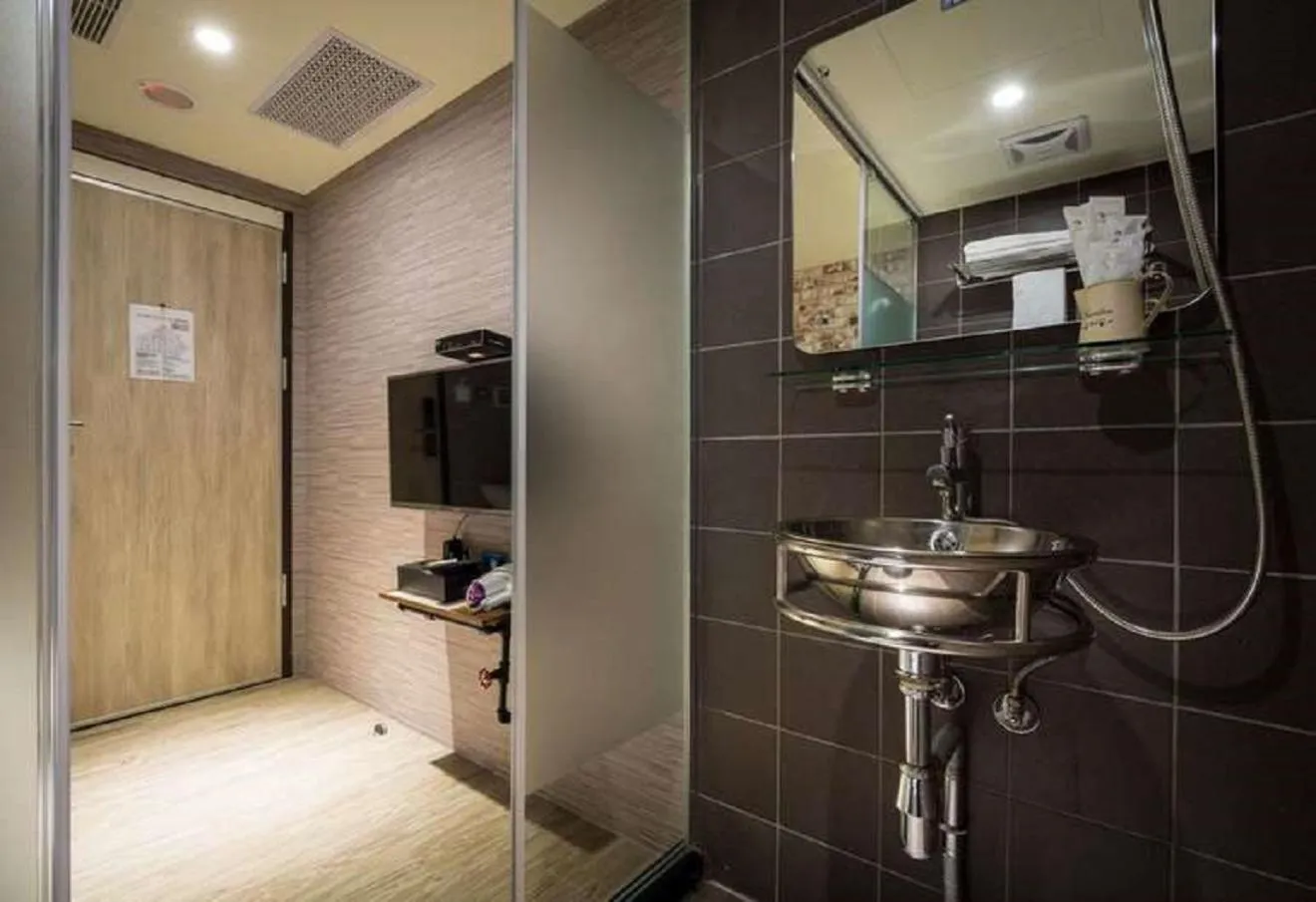 Bathroom in The Cole Hotel