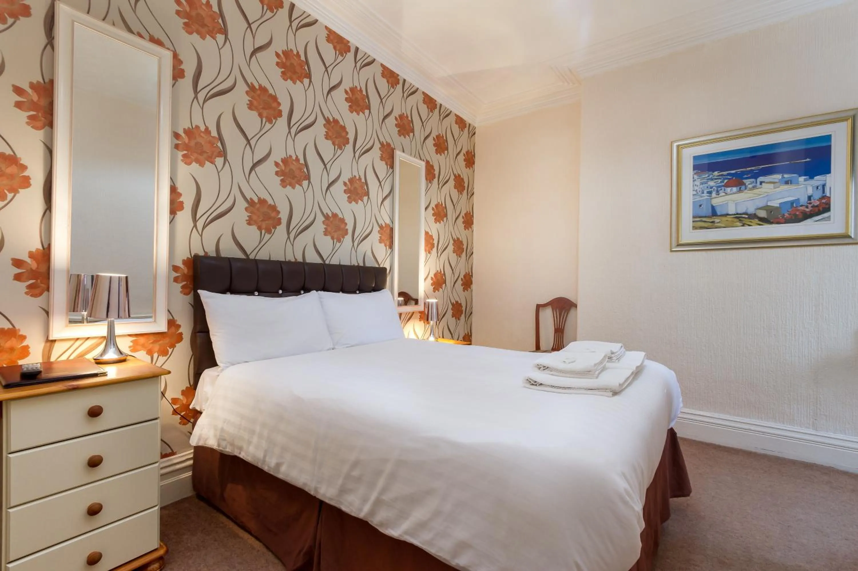 TV and multimedia, Bed in Maples Hotel