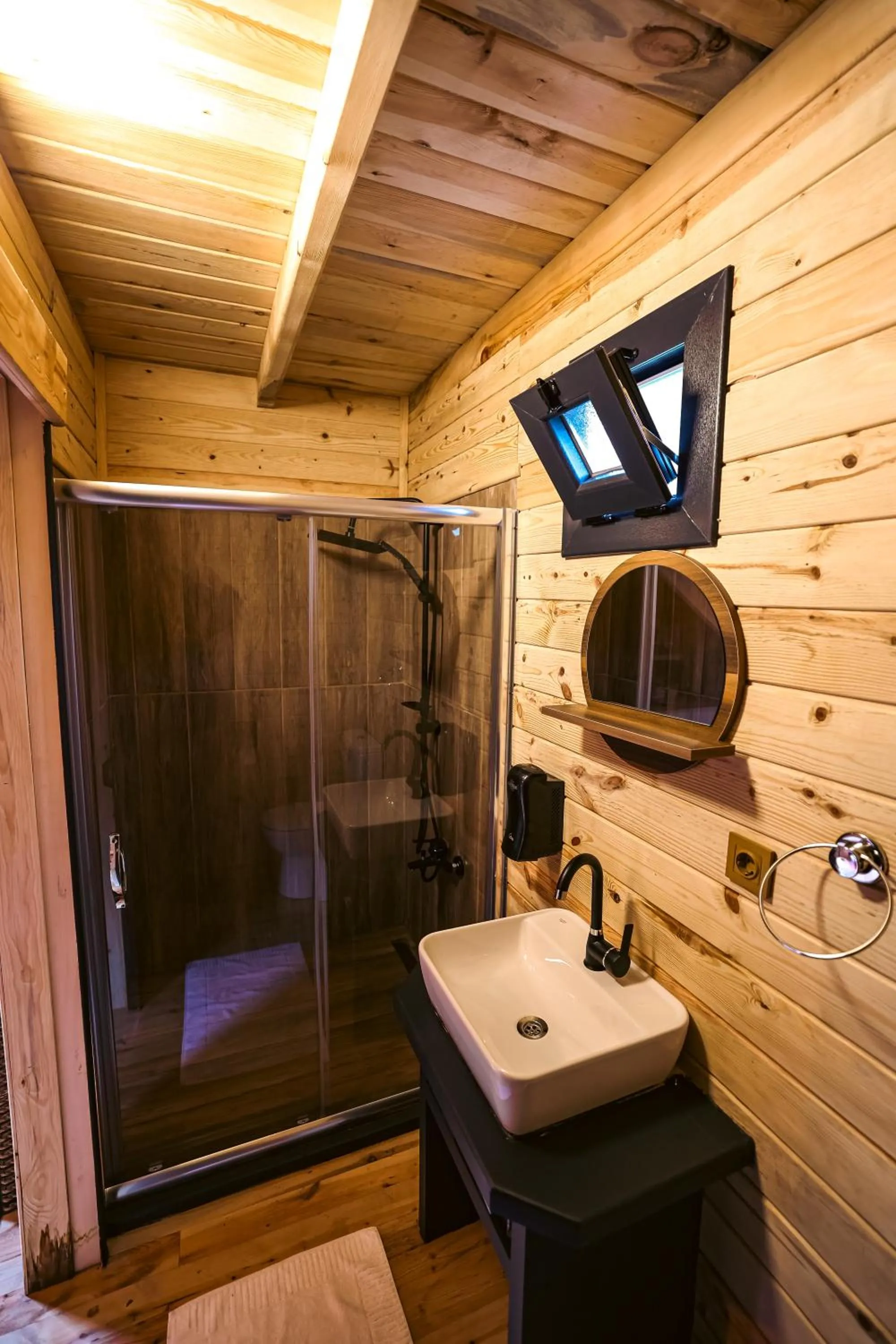 Shower in bungalove tatil köyü