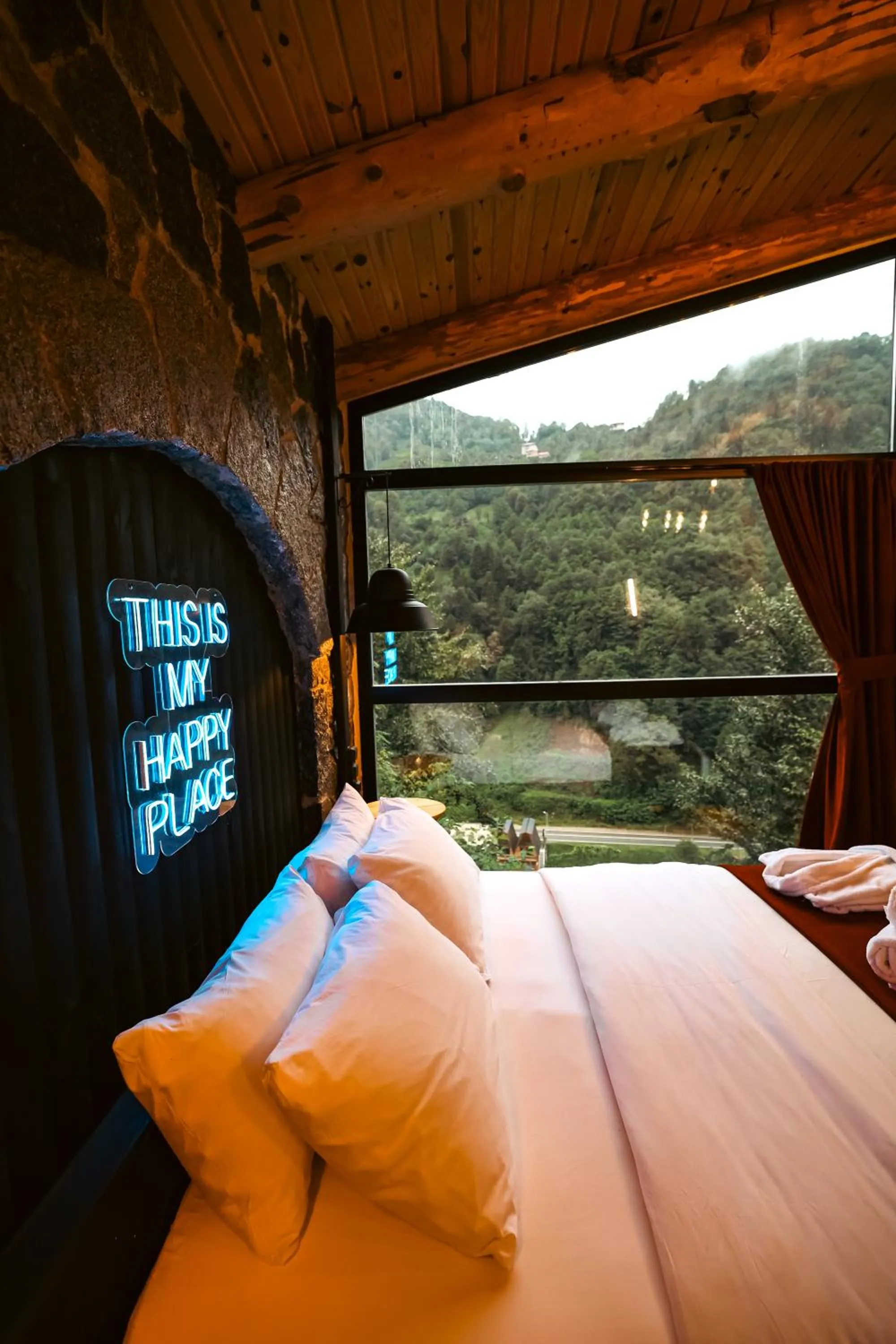 Bed in bungalove tatil köyü