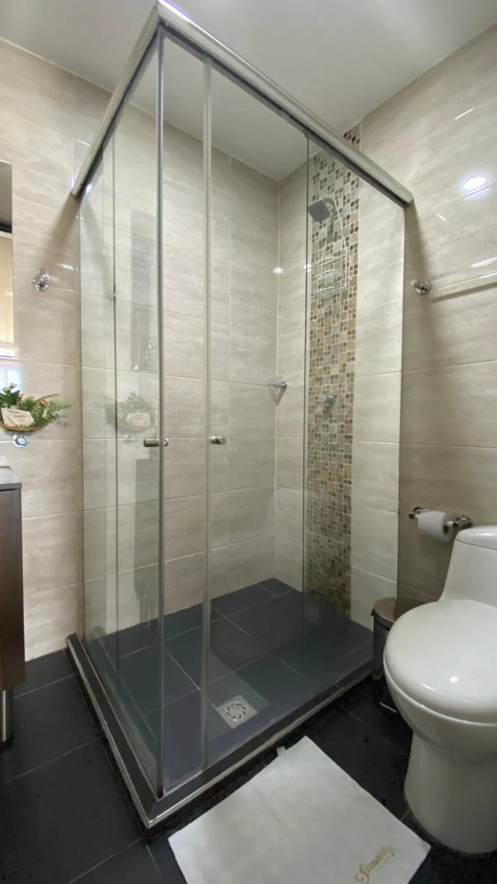 Shower in Samalá Casa Hotel