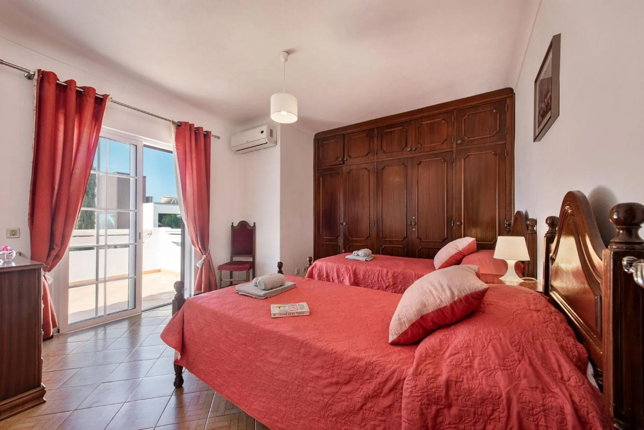 Bed in A Fantastic Place for Families, Hilton Hotel are and close to amenities