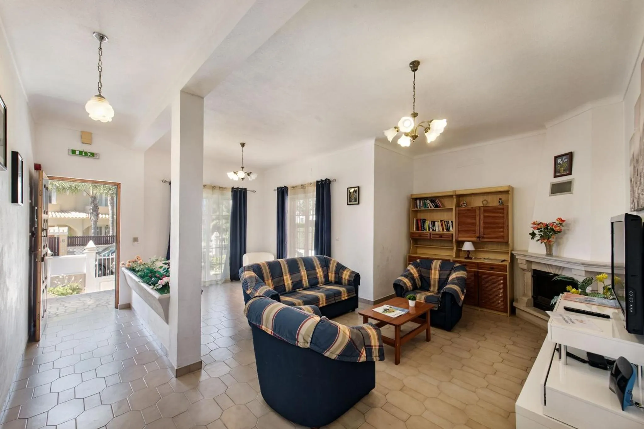 Communal lounge/ TV room in A Fantastic Place for Families, Hilton Hotel are and close to amenities