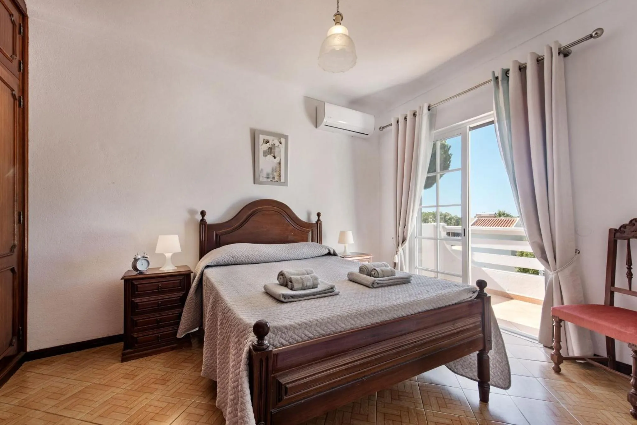 Bed in A Fantastic Place for Families, Hilton Hotel are and close to amenities