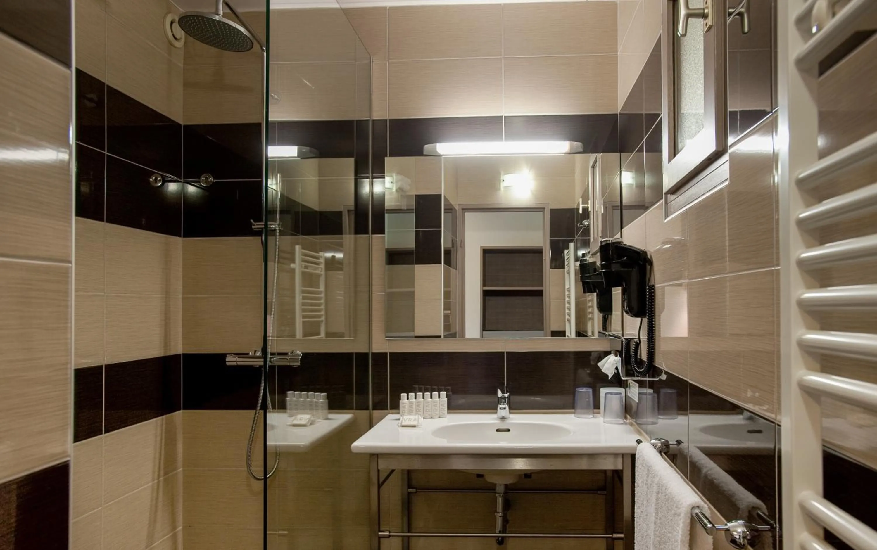 Bathroom in Hôtel Marina Corsica