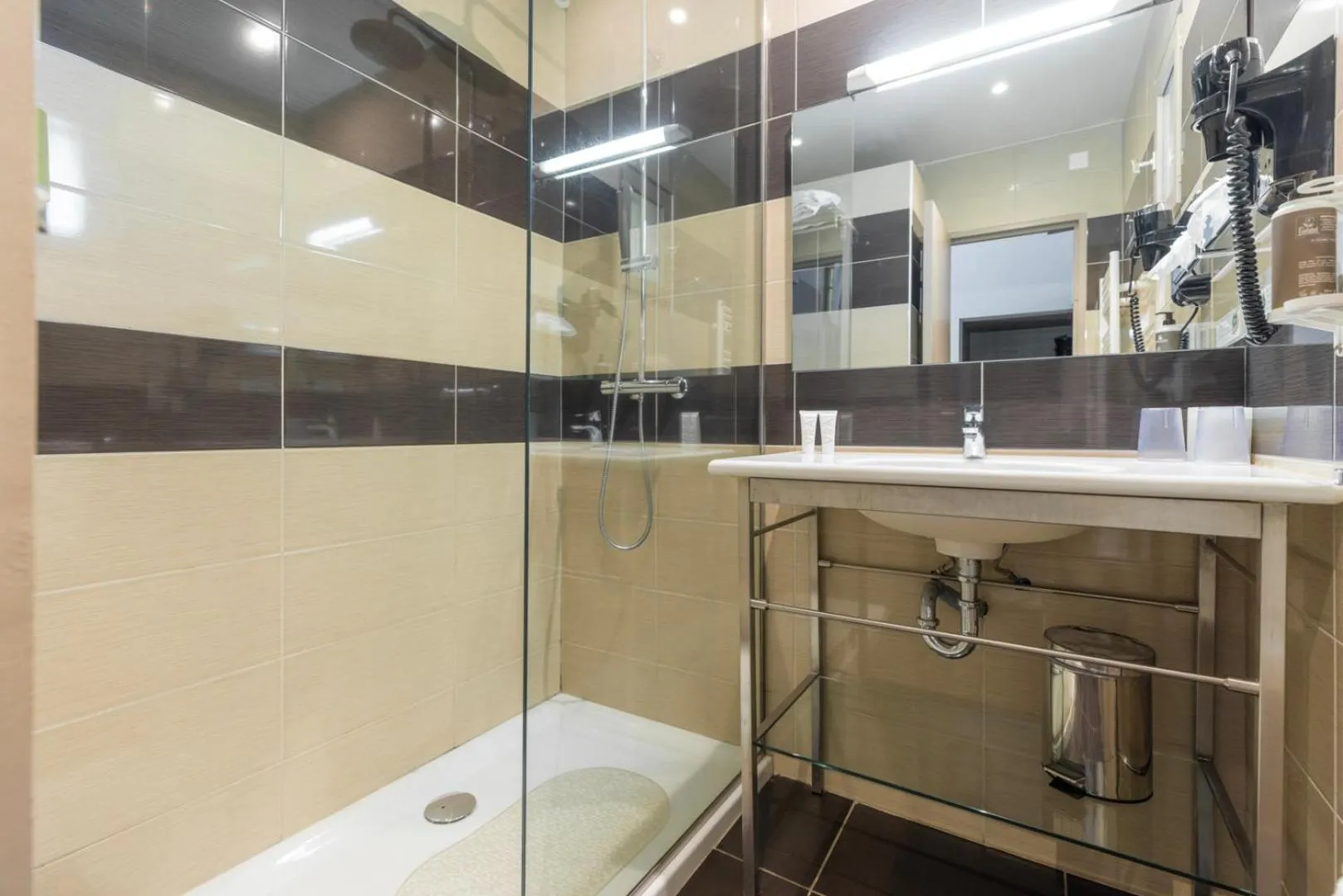 Bathroom in Hôtel Marina Corsica