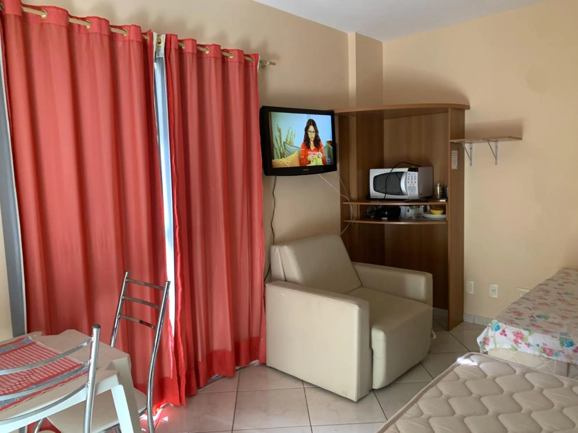 Living room, Bed in Suite Show no Thermas Place