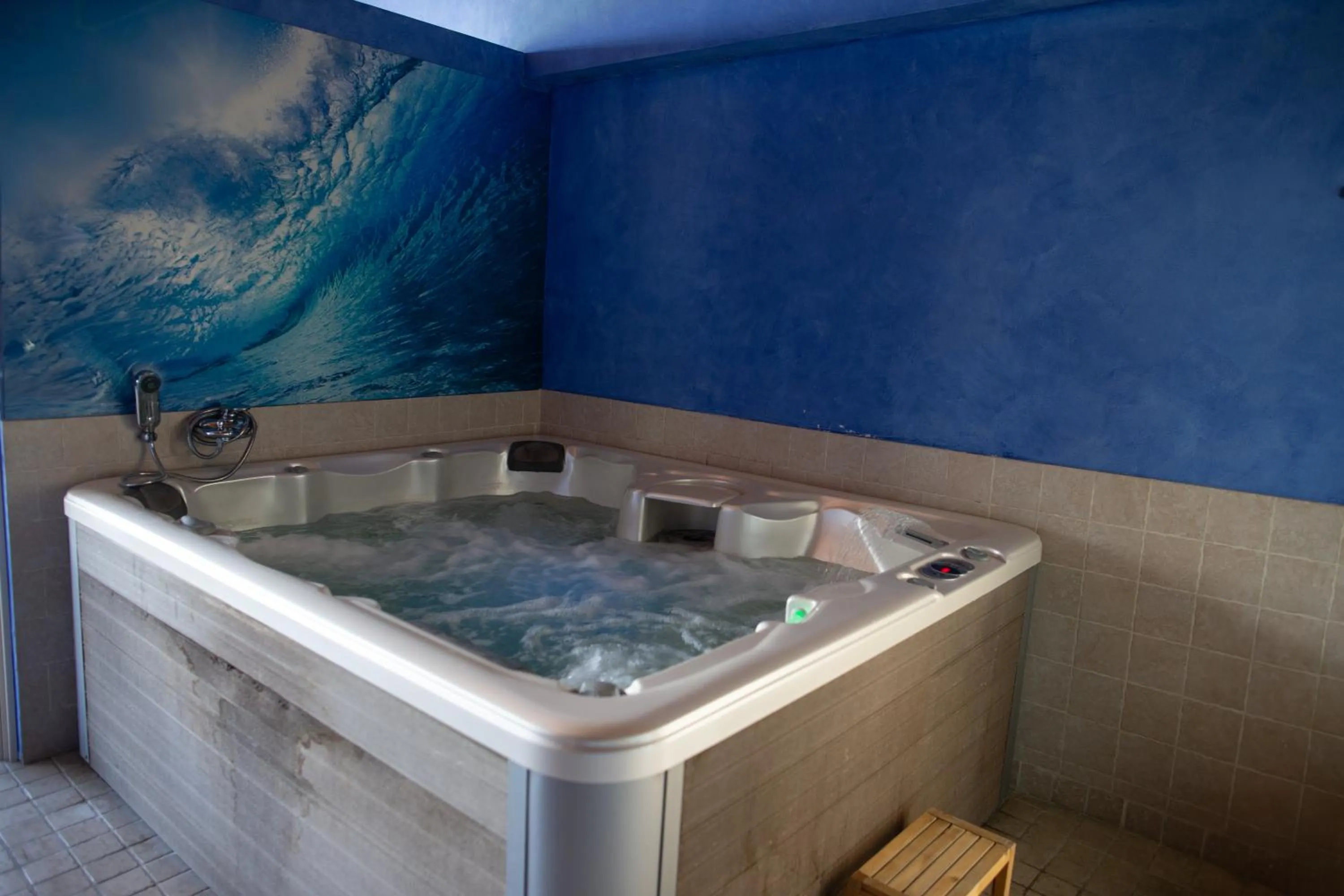 Hot Tub in La Dimora del Baco Hotel