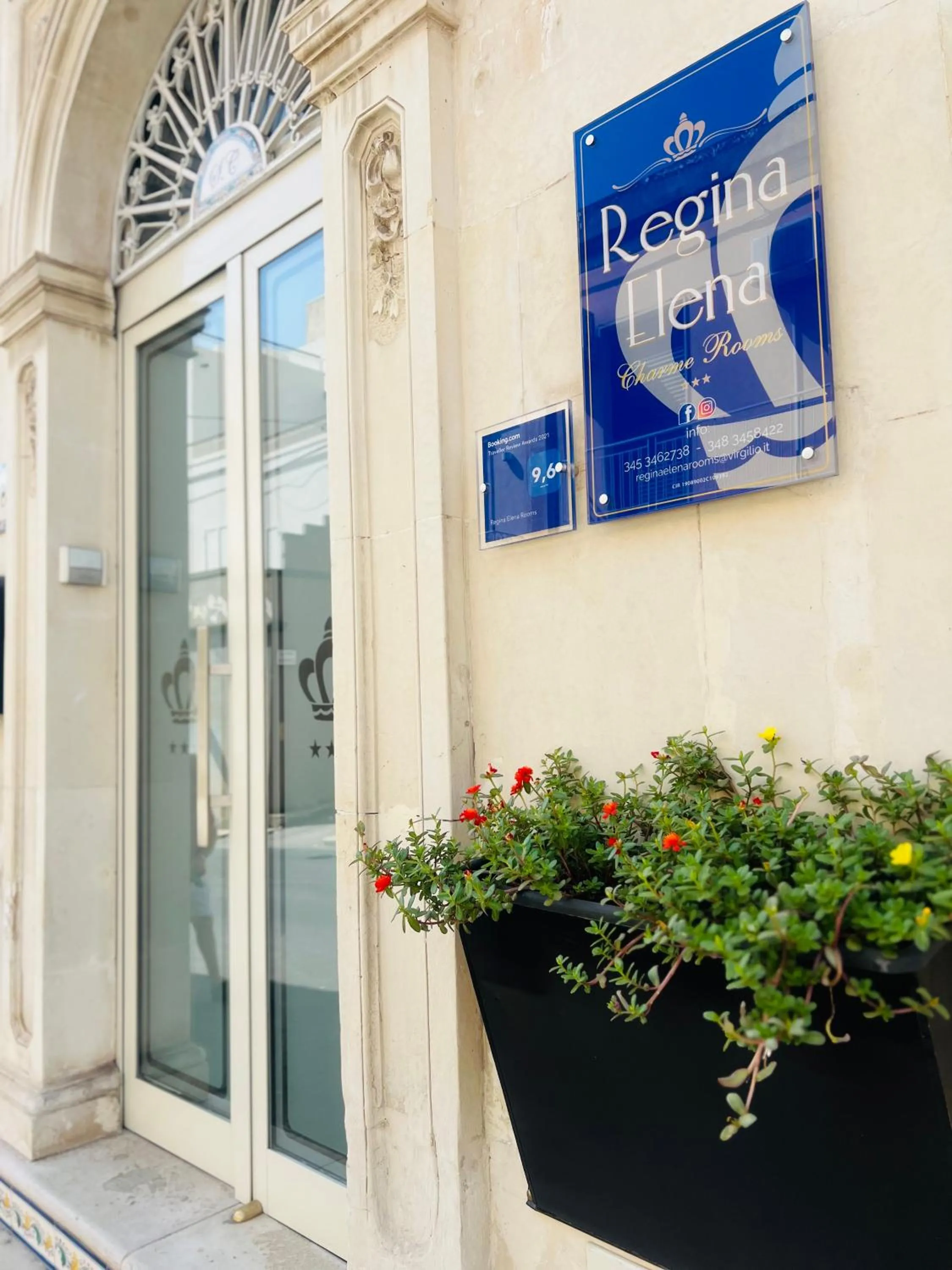 Facade/entrance in Regina Elena Rooms