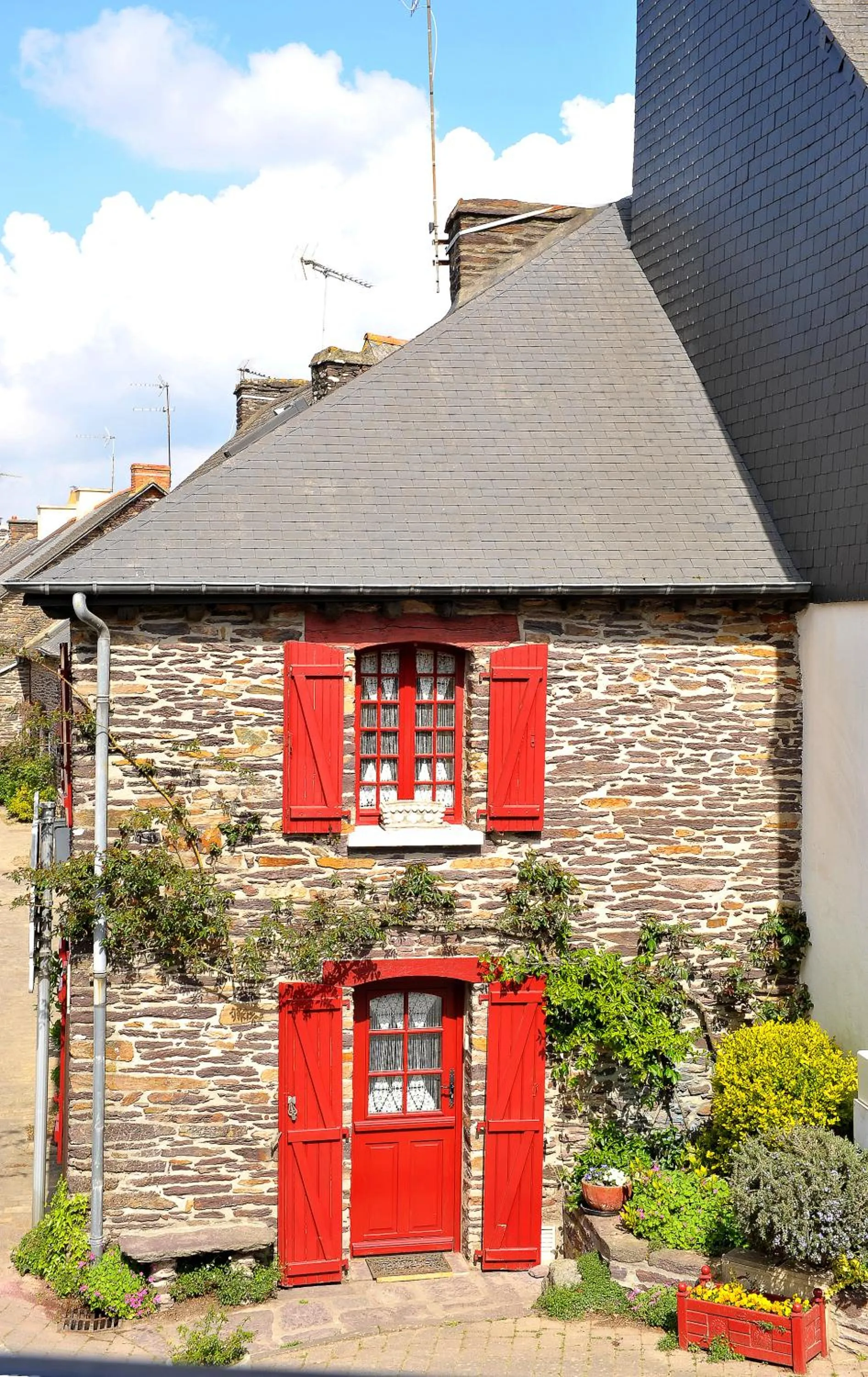 Facade/entrance in Hotel O2B Aux Berges de Brocéliande