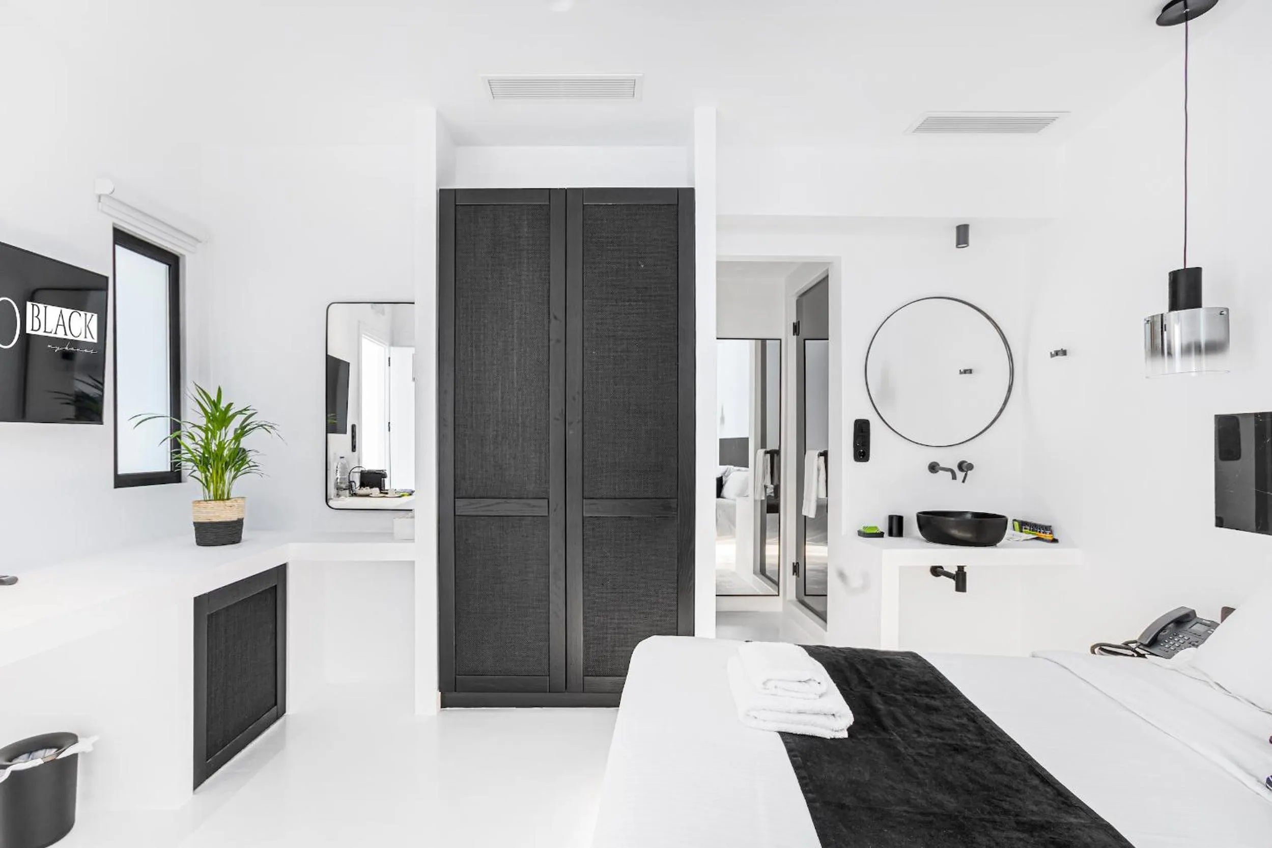 Bedroom in Tagoo Black Mykonos