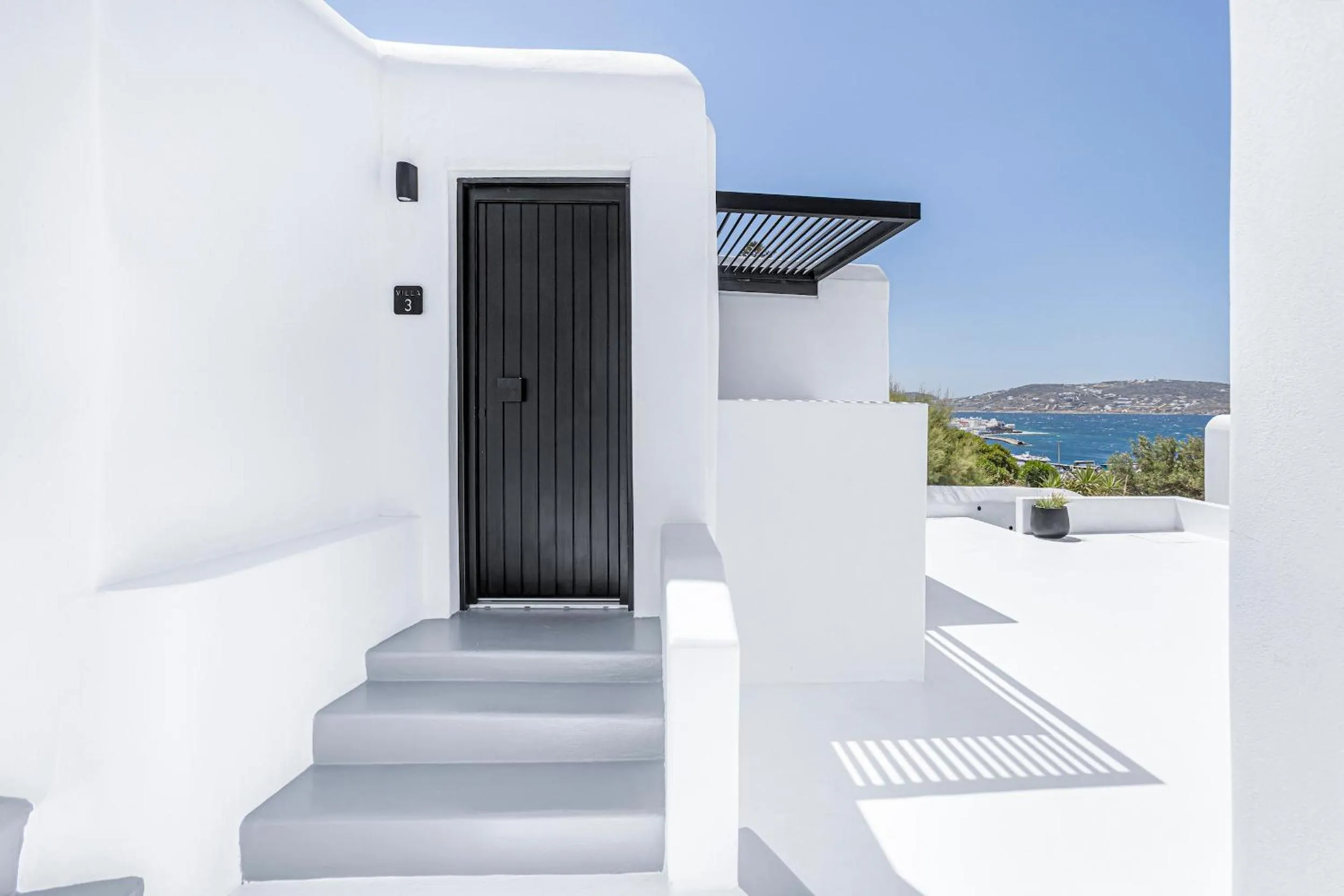 Facade/entrance in Tagoo Black Mykonos