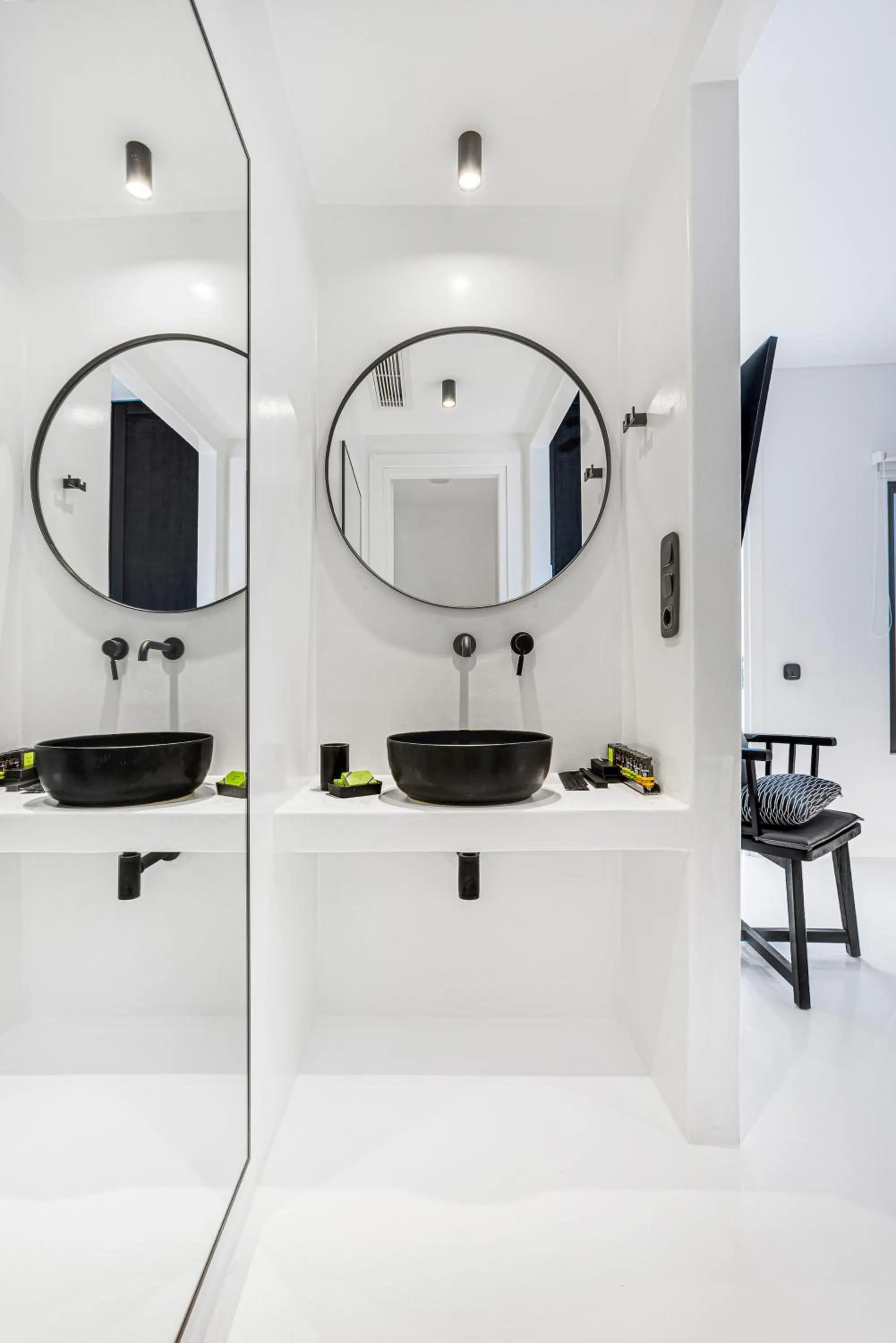 Bathroom in Tagoo Black Mykonos