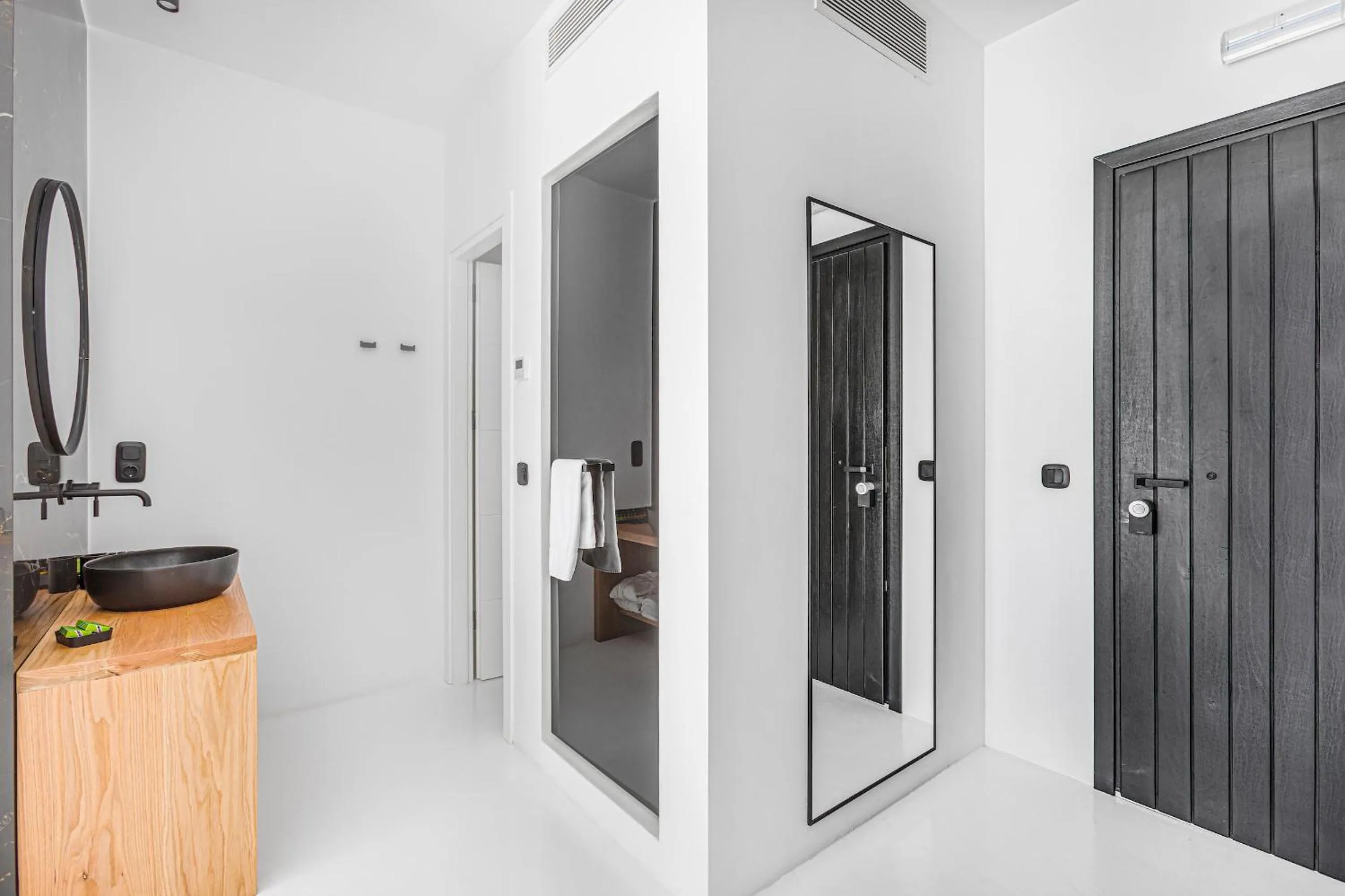 Bathroom in Tagoo Black Mykonos