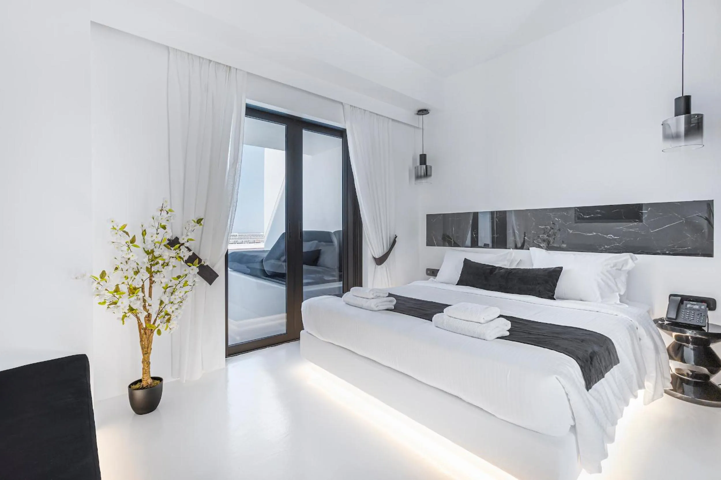 Photo of the whole room in Tagoo Black Mykonos