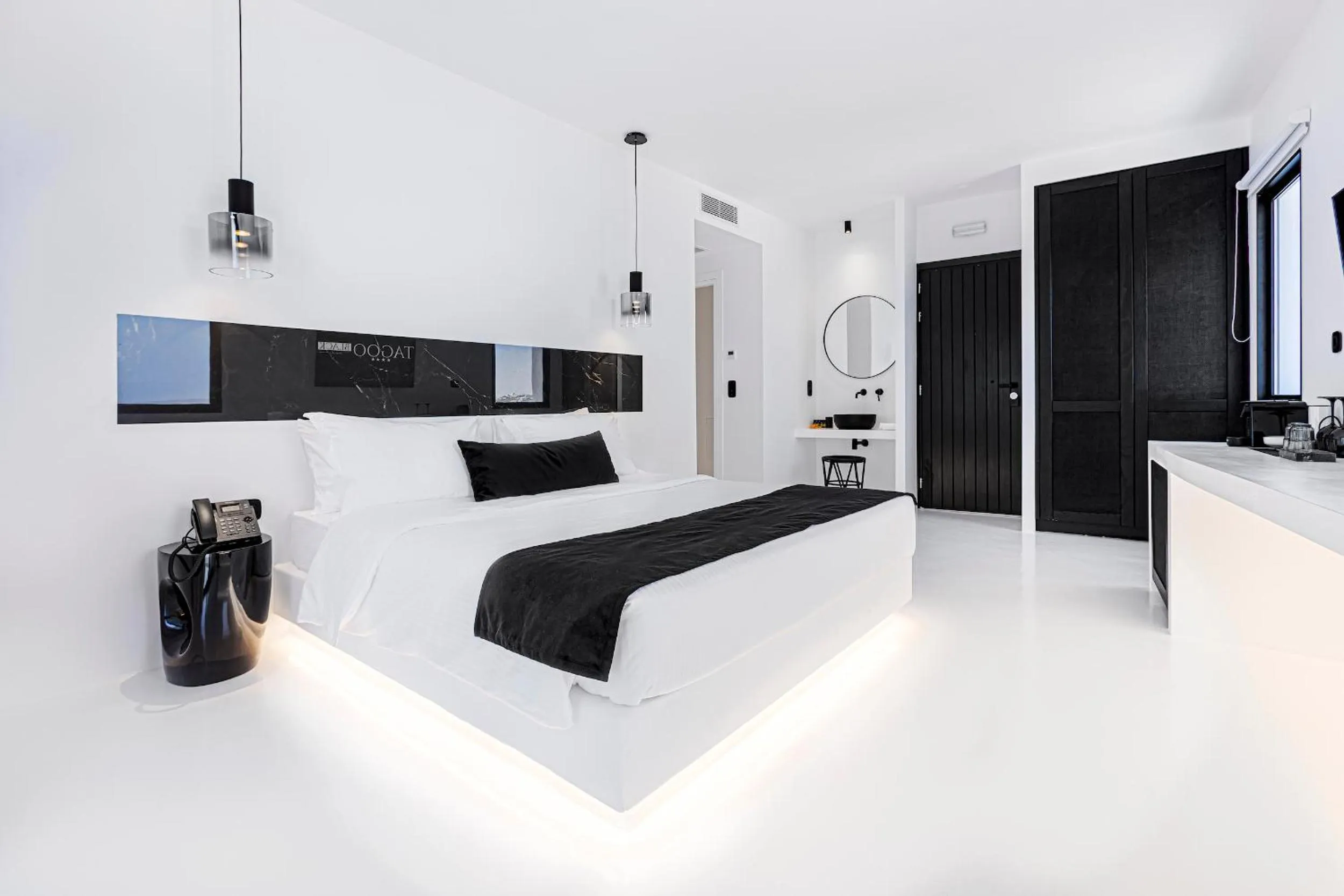 Photo of the whole room in Tagoo Black Mykonos