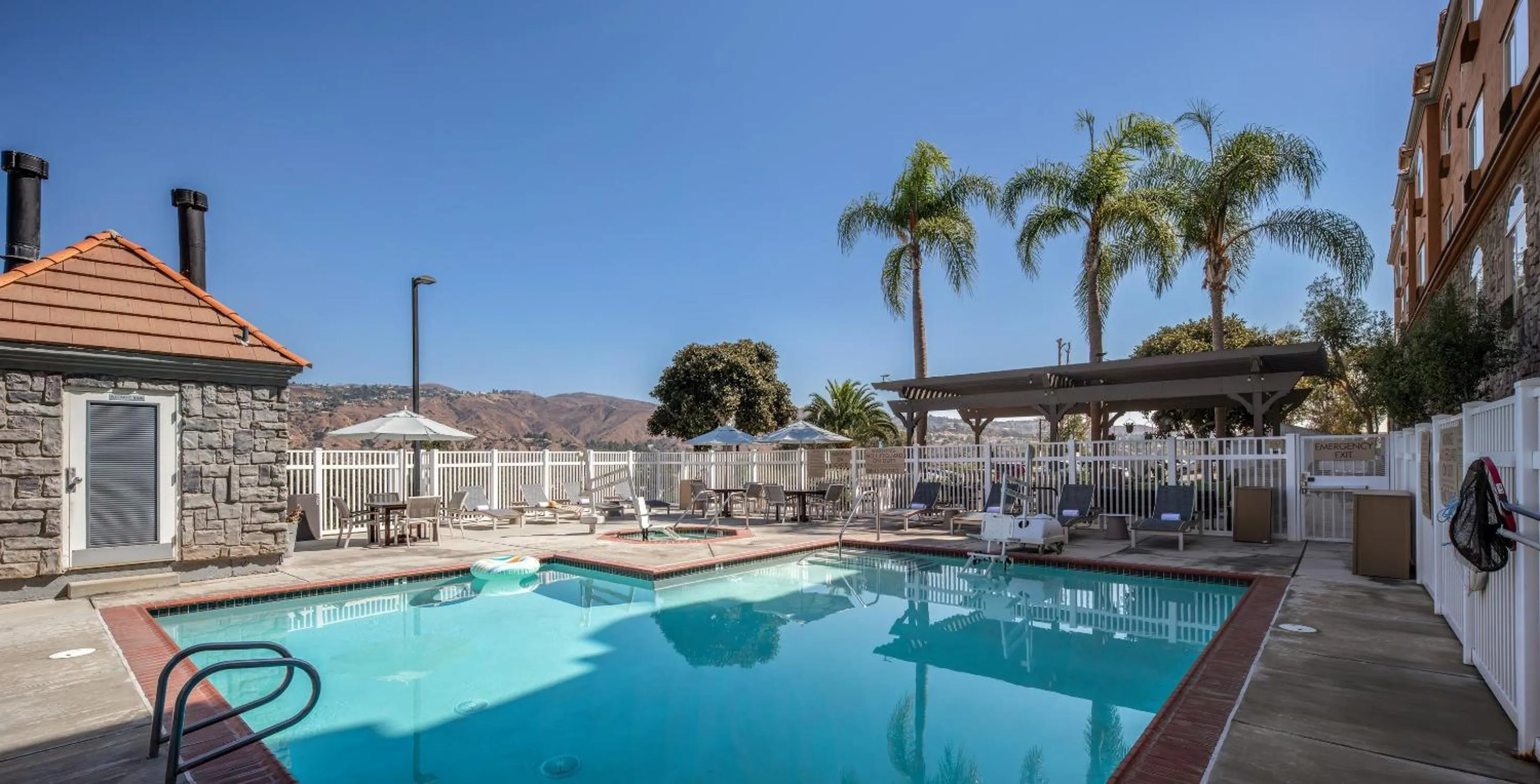 Swimming pool in Ayres Suites Yorba Linda/Anaheim Hills