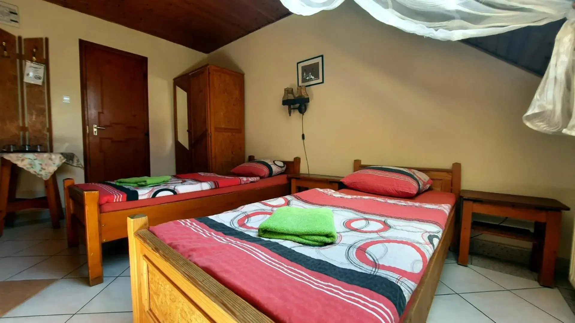 Triple Room with Private Bathroom in Airport Budapest Sarokhaz Panzio Triple Room with Private Bathroom in Airport Budapest Sarokhaz Panzio