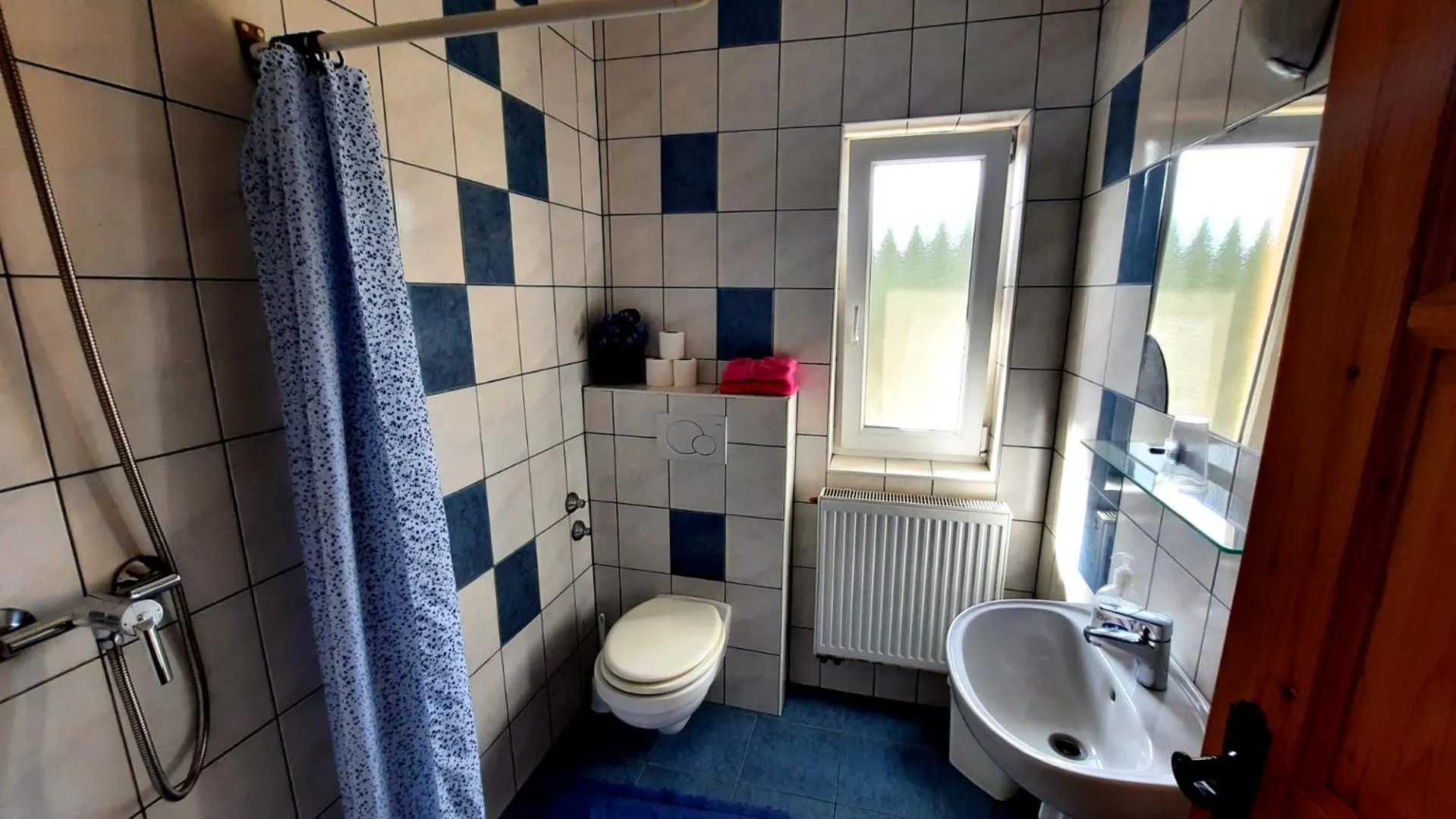 Bathroom in Airport Budapest Sarokhaz Panzio