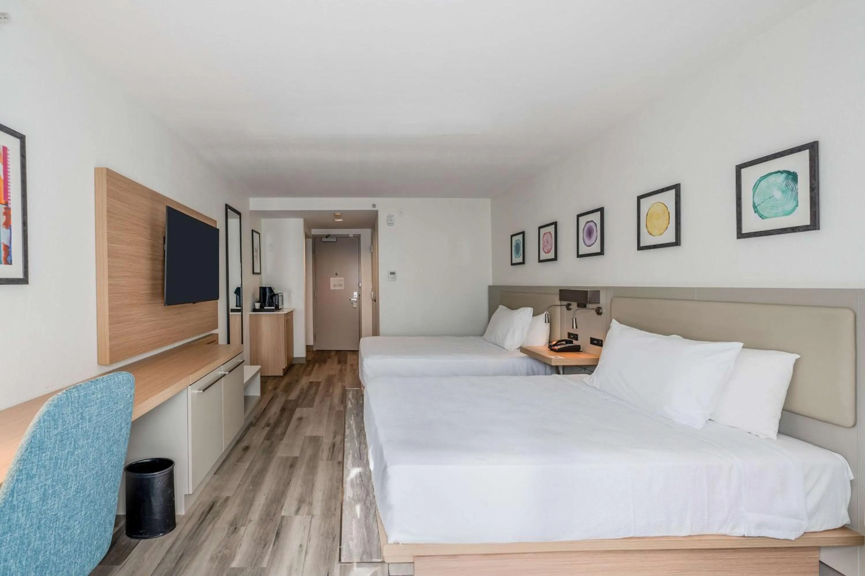 Bed in Hilton Garden Inn Ft. Lauderdale Airport-Cruise Port