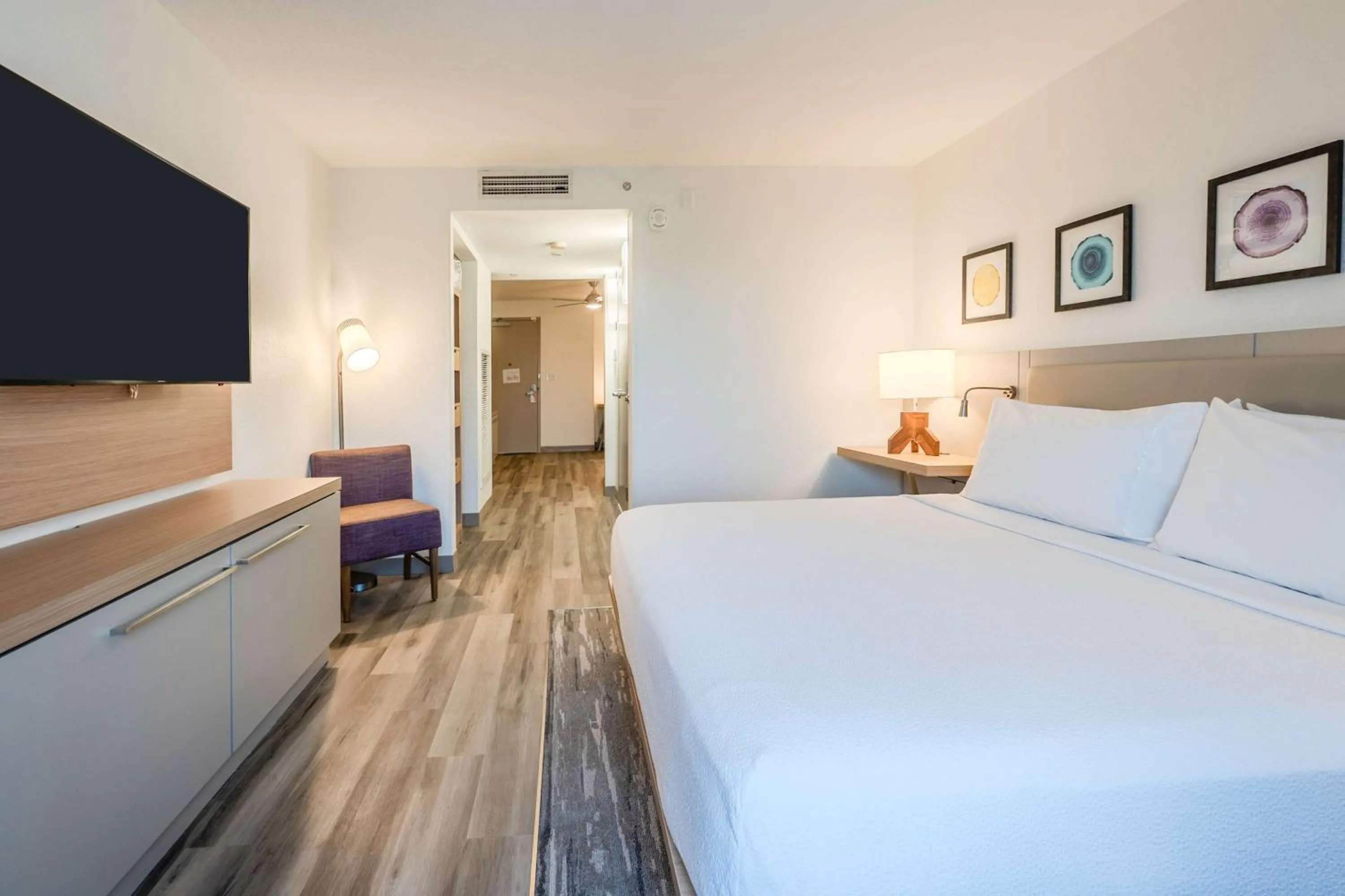 Bed in Hilton Garden Inn Ft. Lauderdale Airport-Cruise Port