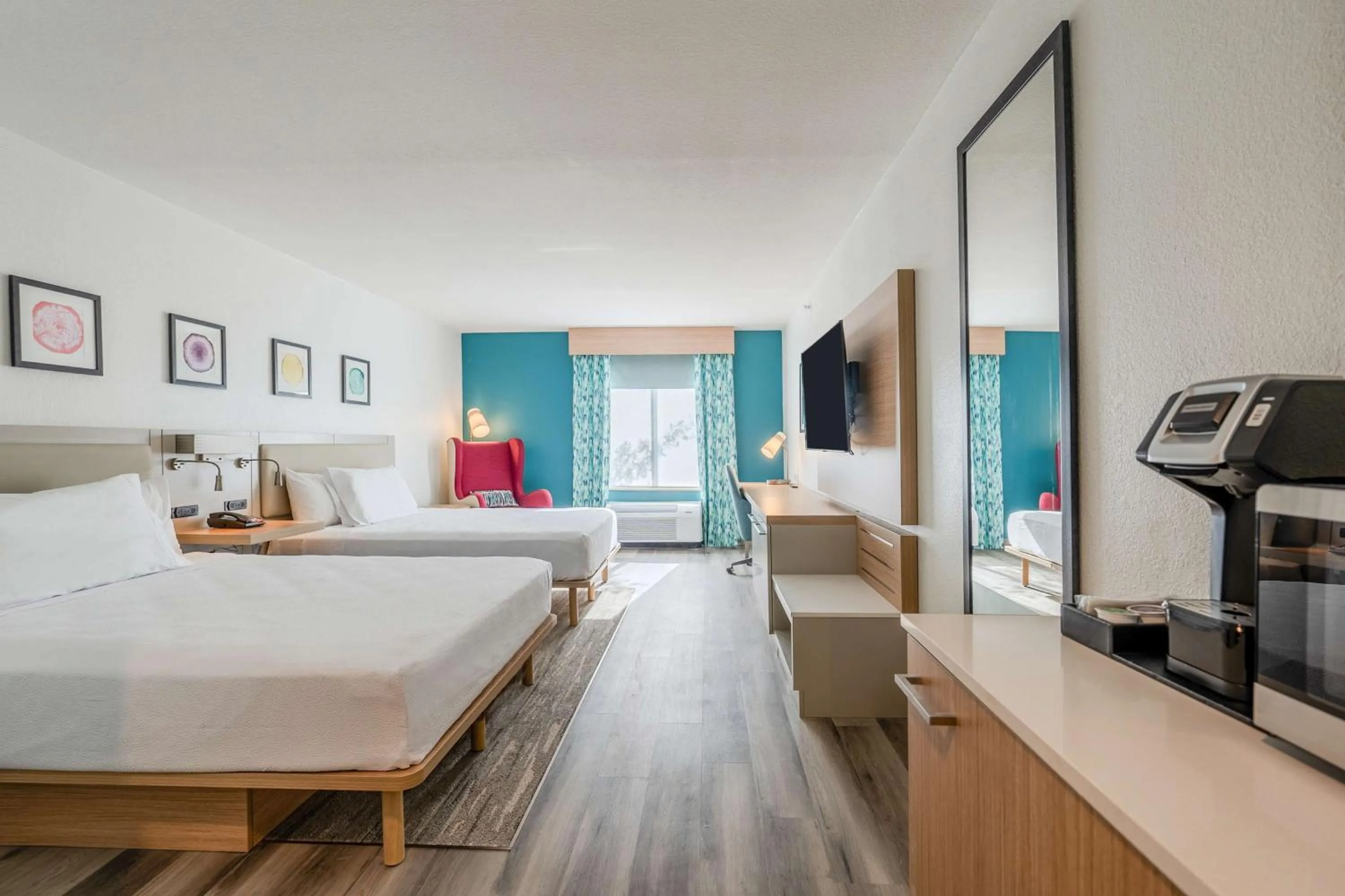 Bed in Hilton Garden Inn Ft. Lauderdale Airport-Cruise Port