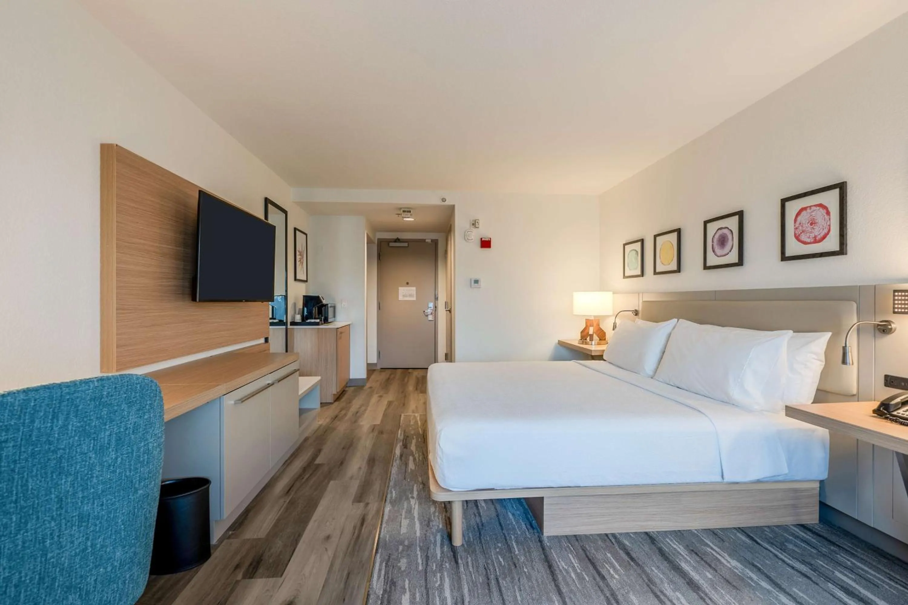 Bed in Hilton Garden Inn Ft. Lauderdale Airport-Cruise Port