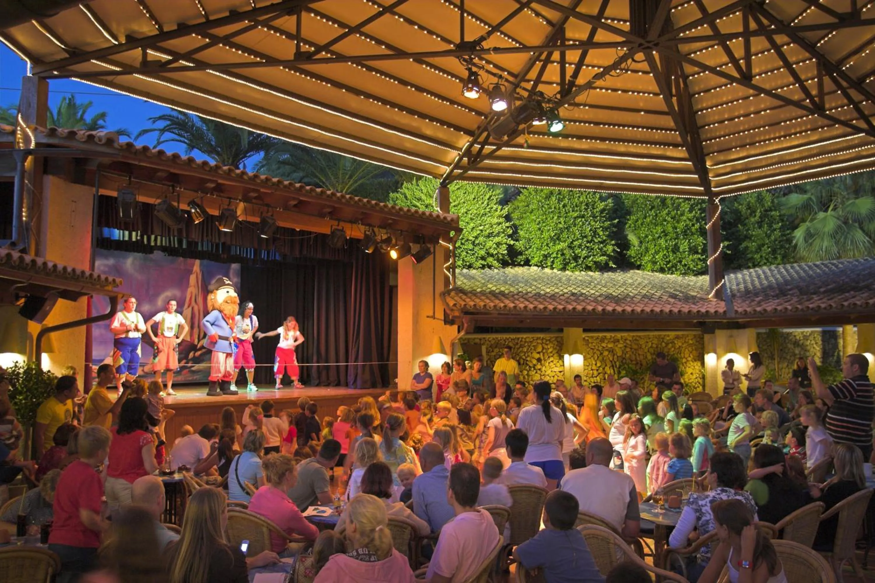 People in Royal Son Bou Family Club