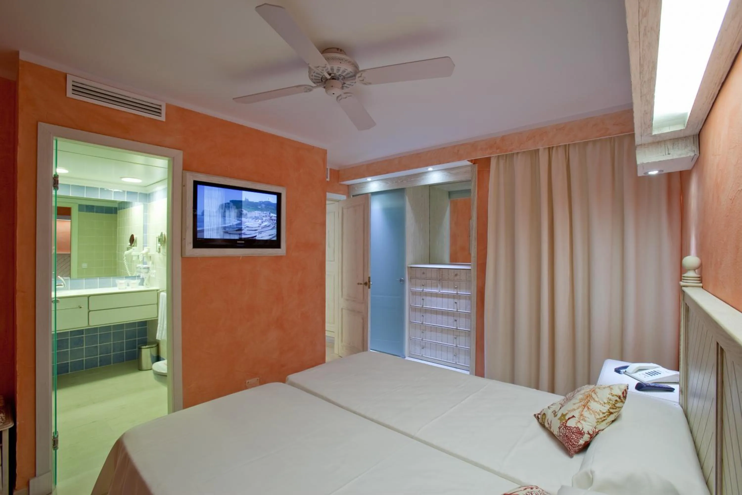 Bed in Royal Son Bou Family Club