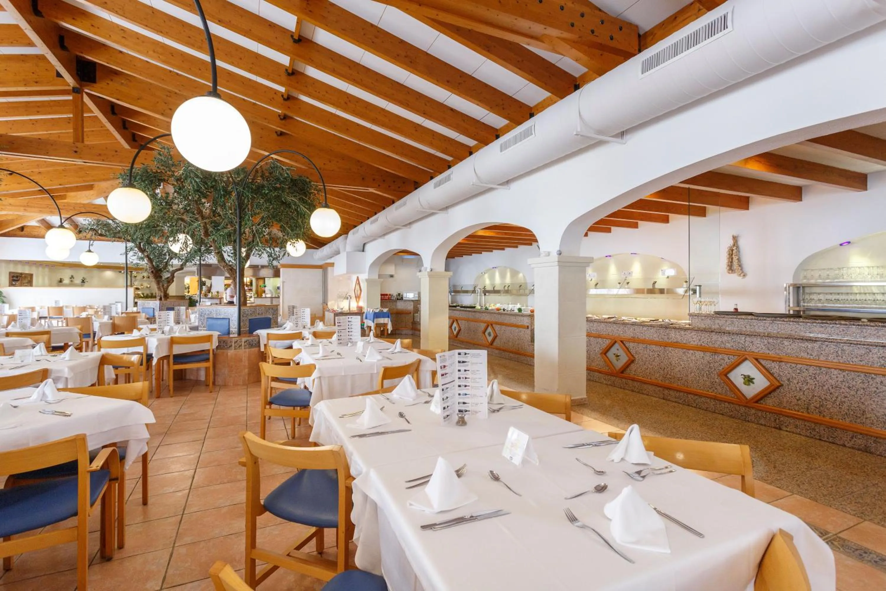 Restaurant/places to eat in Royal Son Bou Family Club