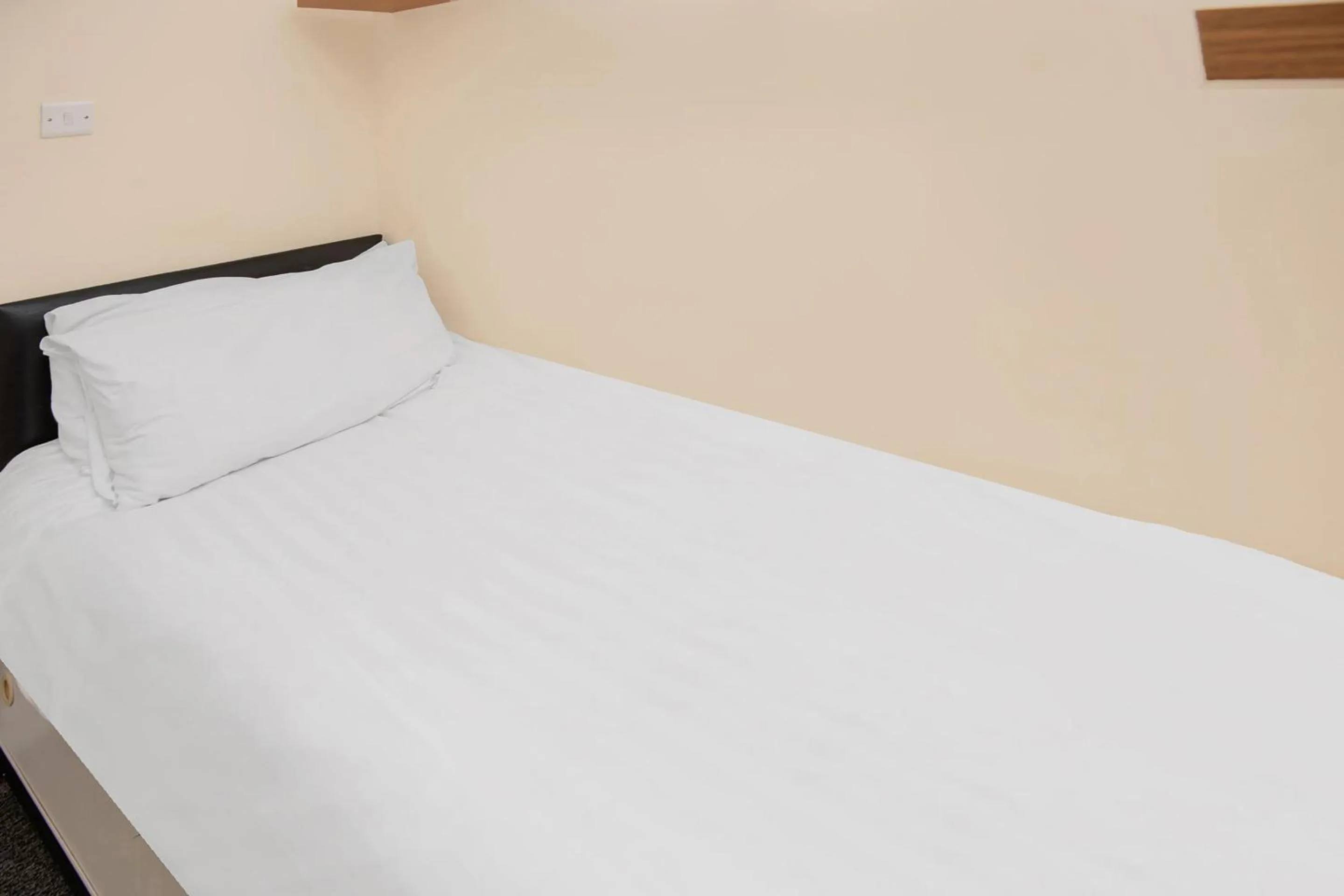 Bedroom, Bed in Chris's Motel