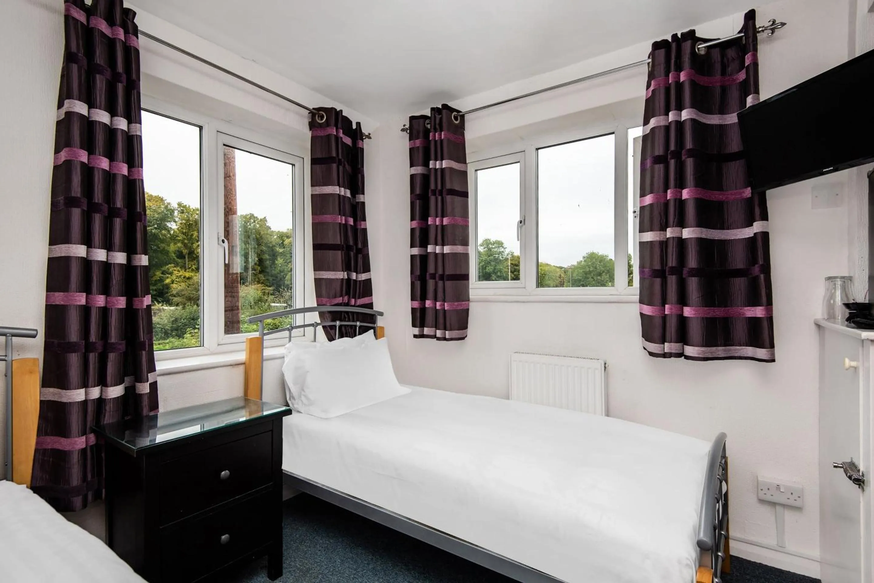 Bedroom, Bed in Chris's Motel