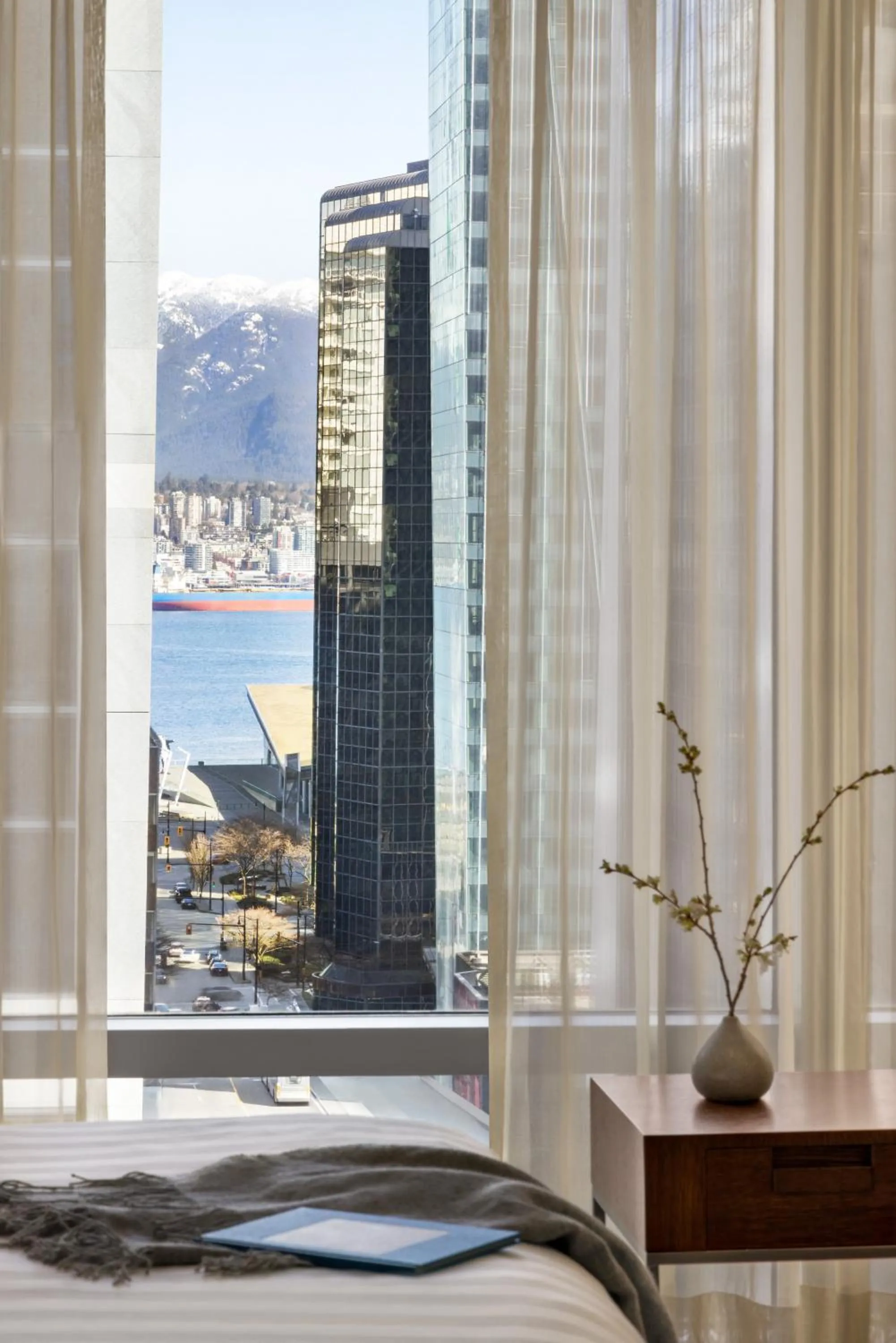 City view, Bed in Shangri-La Vancouver