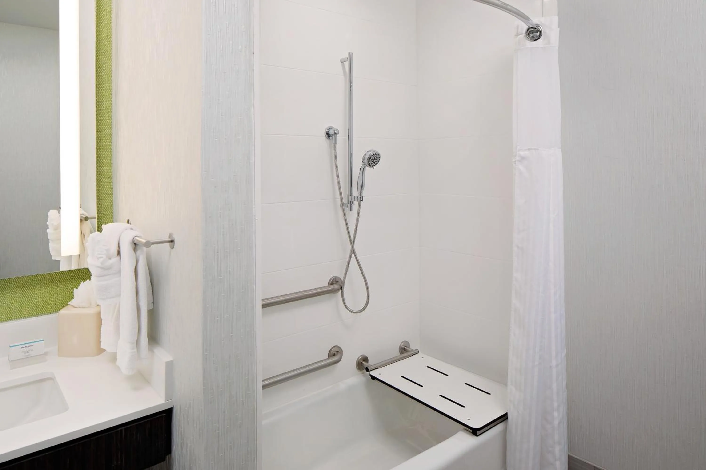 Bath in Hilton Garden Inn DFW Airport South