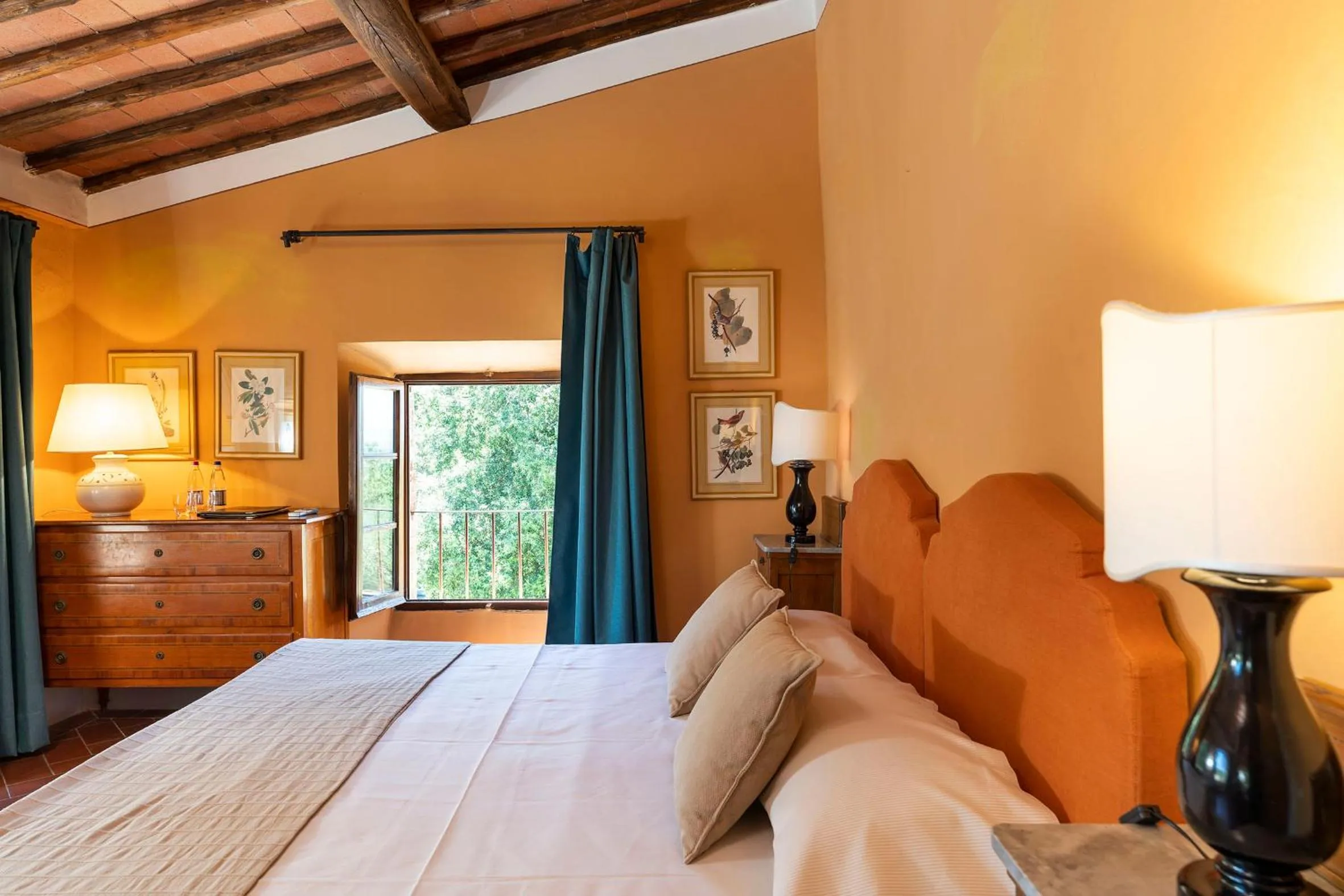 Bed in Castello di Fonterutoli Wine Resort